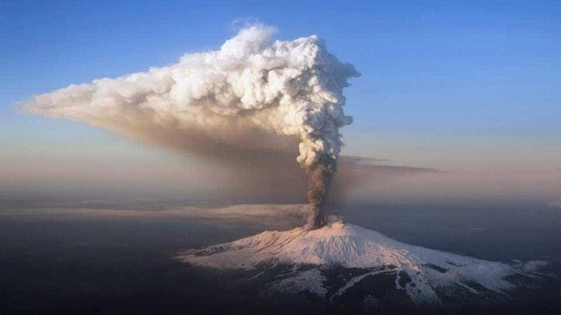 Vulcão nas Ilhas Canárias pode entrar em erupção a qualquer momento