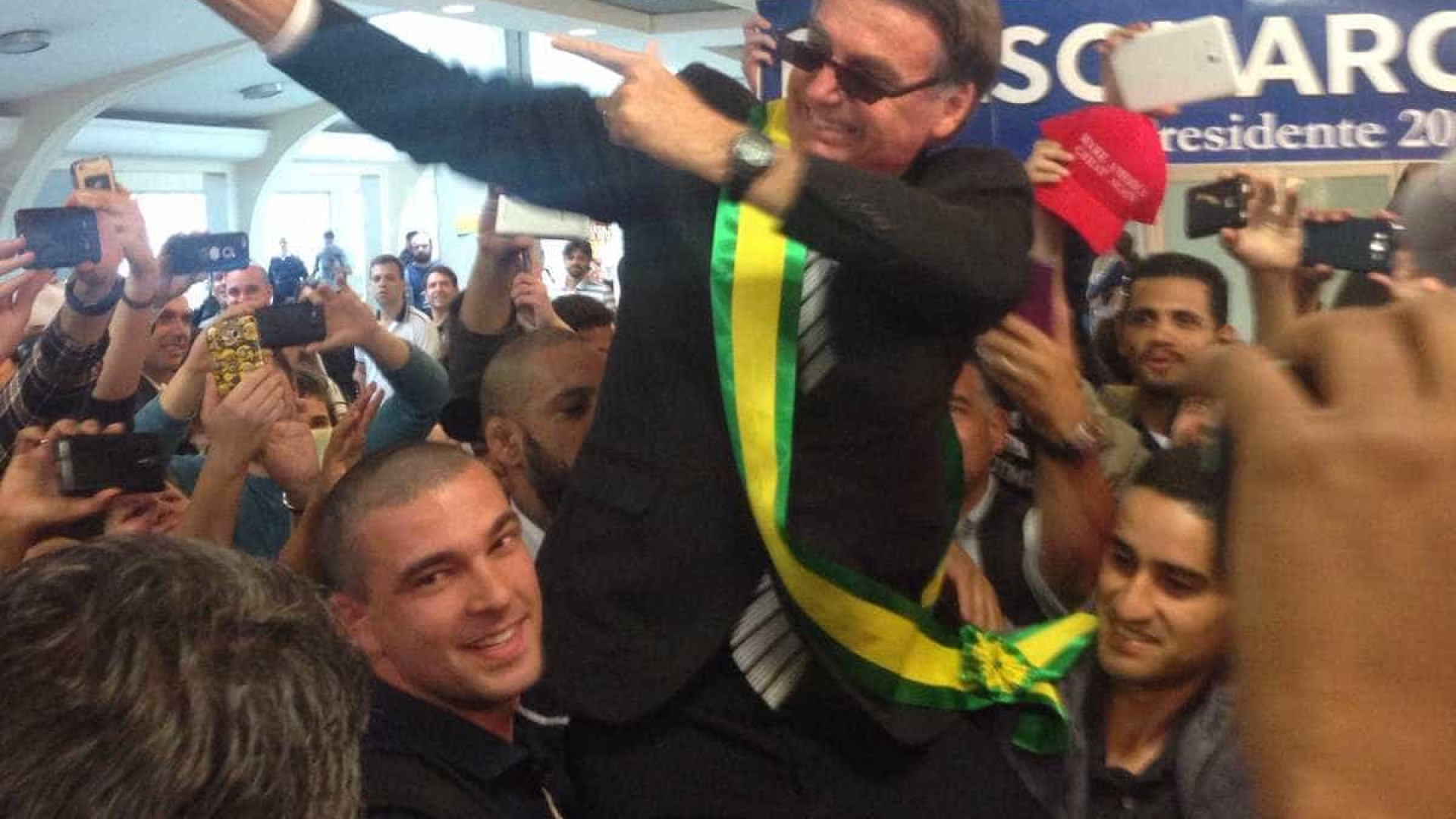 Rapper do Recife exalta
Bolsonaro e PM em "Rap Reaça"