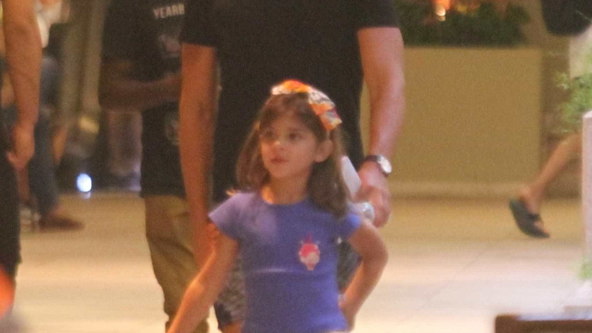 Cauã Reymond compartilha vídeo da filha cantando: 'Assim mata o pai'