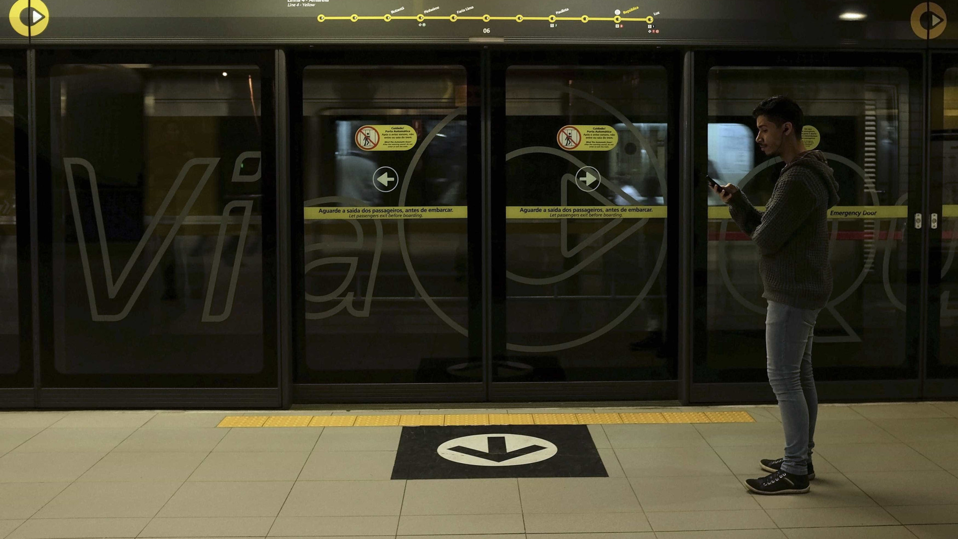 Faxineiro que empurrou mulher em metrô tem prisão decretada