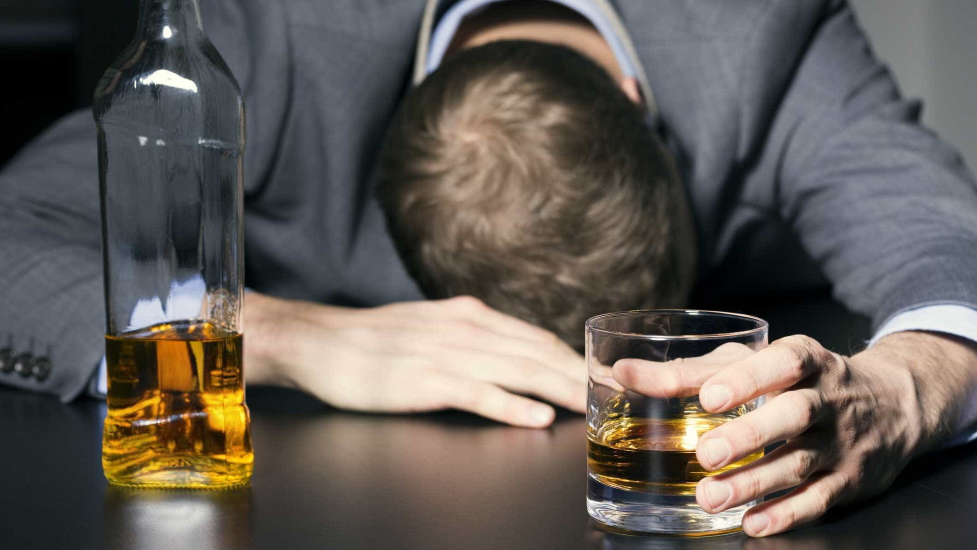 Há quatro tipos de pessoas que bebem álcool. Qual deles você é?