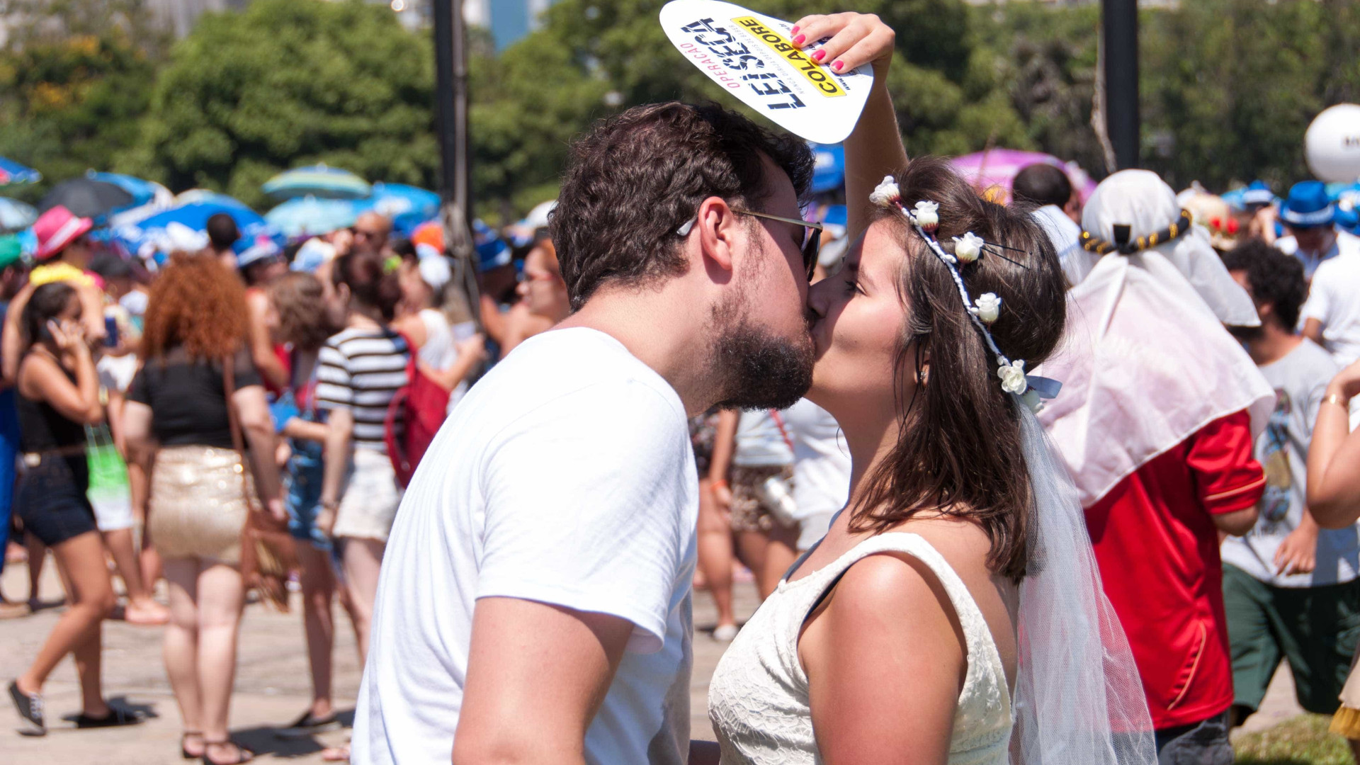 No carnaval, tenha cuidado com a mononucleose, ou doença do beijo