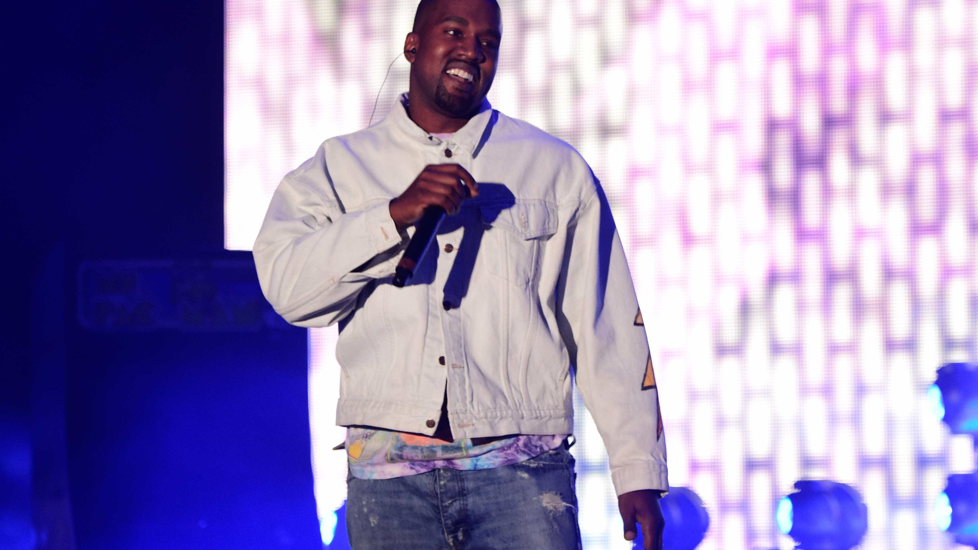 Kanye West está escrevendo um livro sobre filosofia