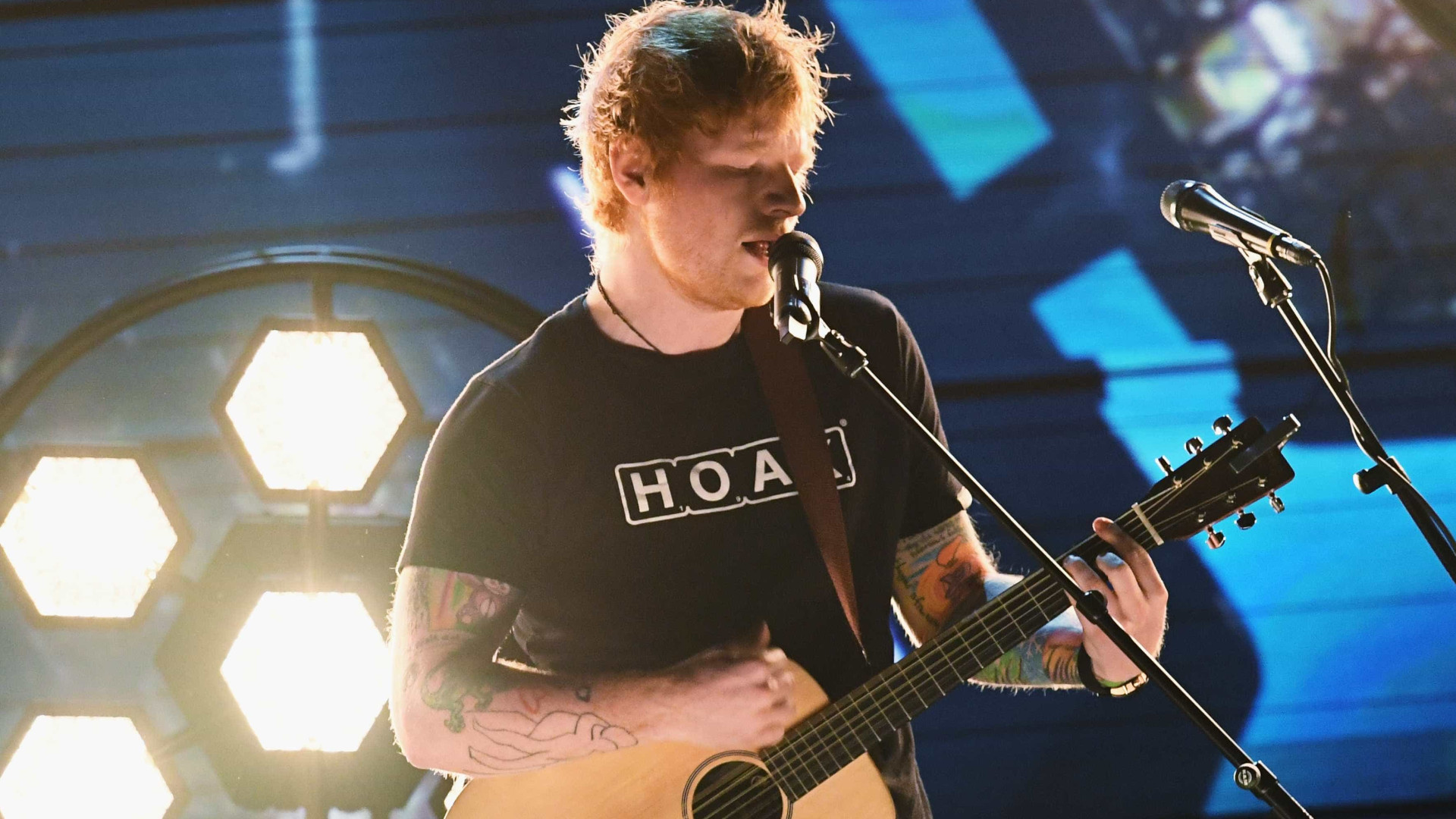 Ed Sheeran é celebrado por
Taylor Swift ao entrar na lista da Time