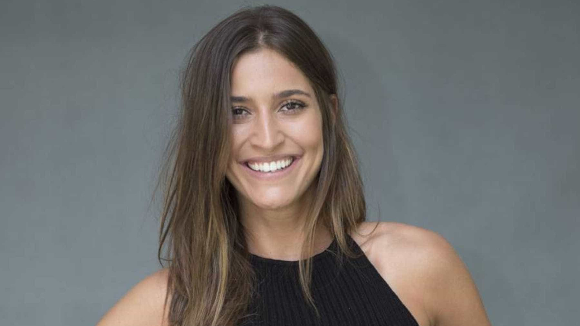 Atriz se recusa a usar camiseta de camarote e arma confusão