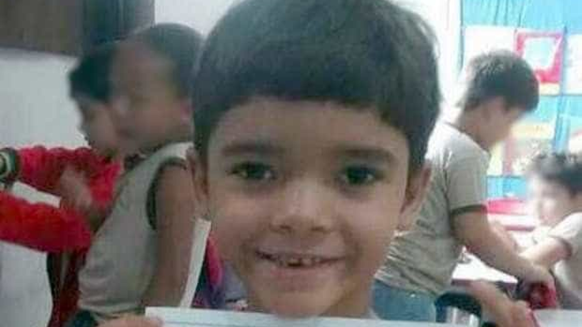 Menino de 8 anos morre degolado por linha de pipa com cerol em GO