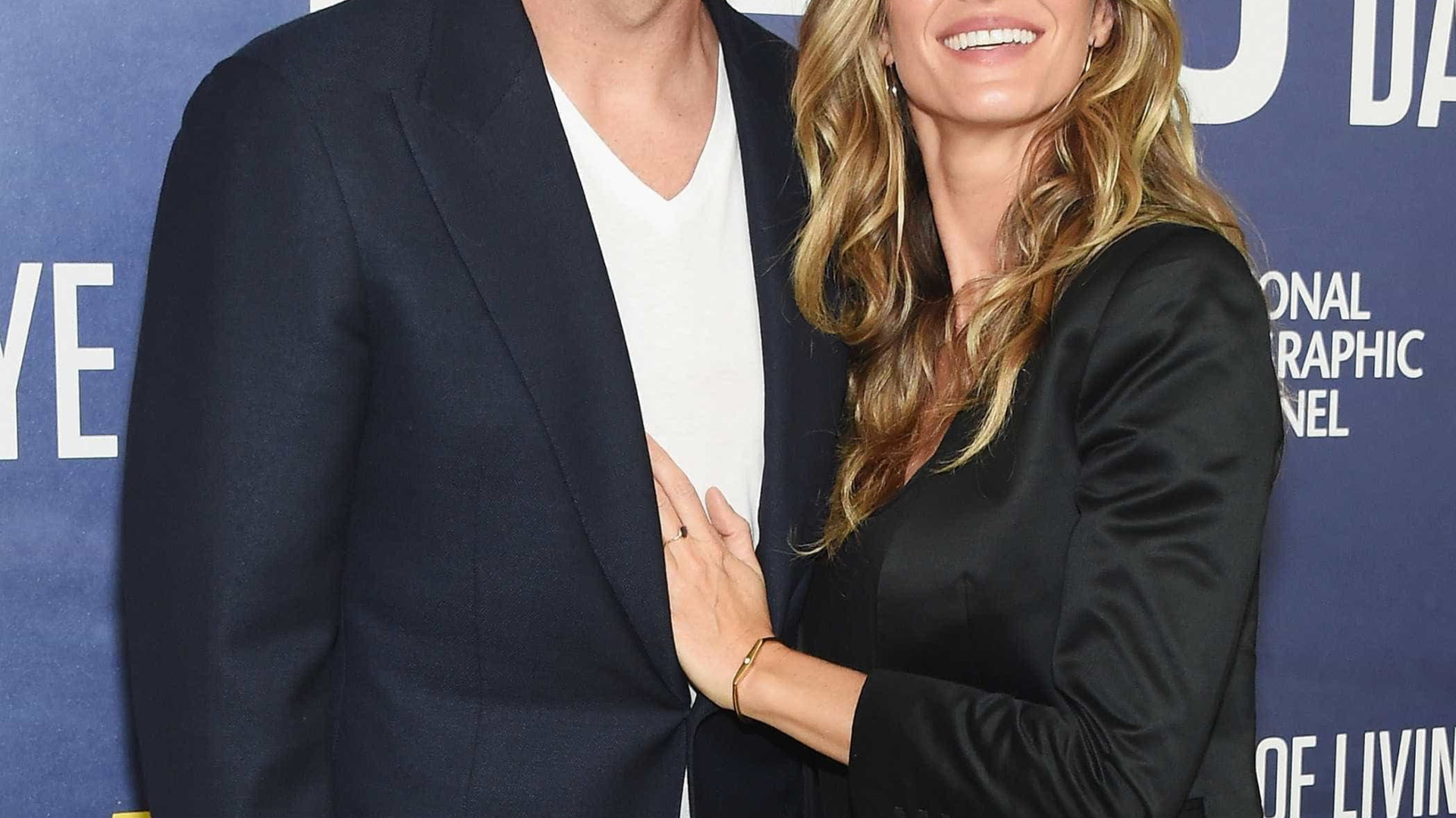 Tom Brady e Gisele Bündchen namoram ao pôr do sol da Costa Rica