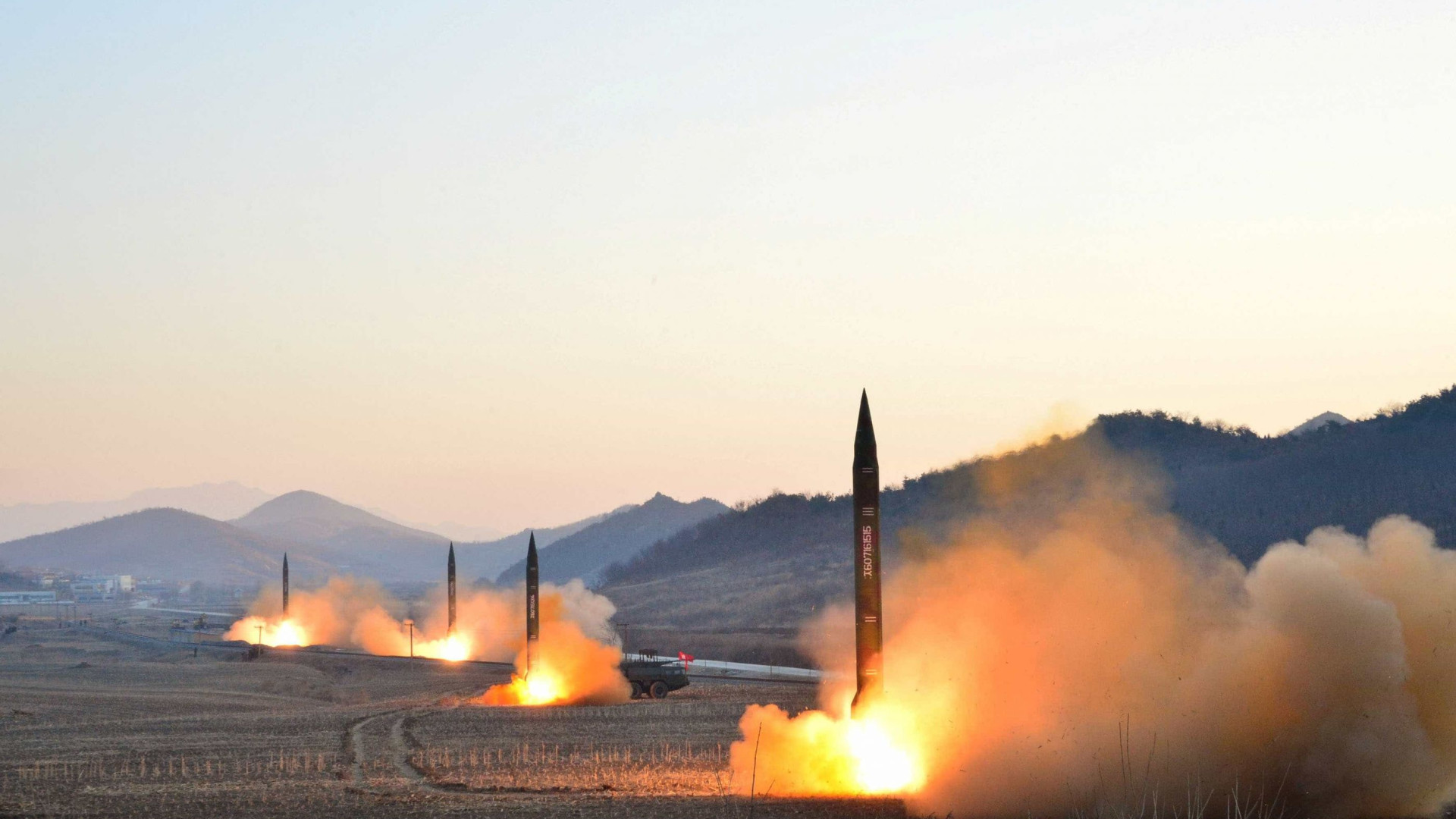Imagens mostram teste de novos mísseis da Coreia do Norte