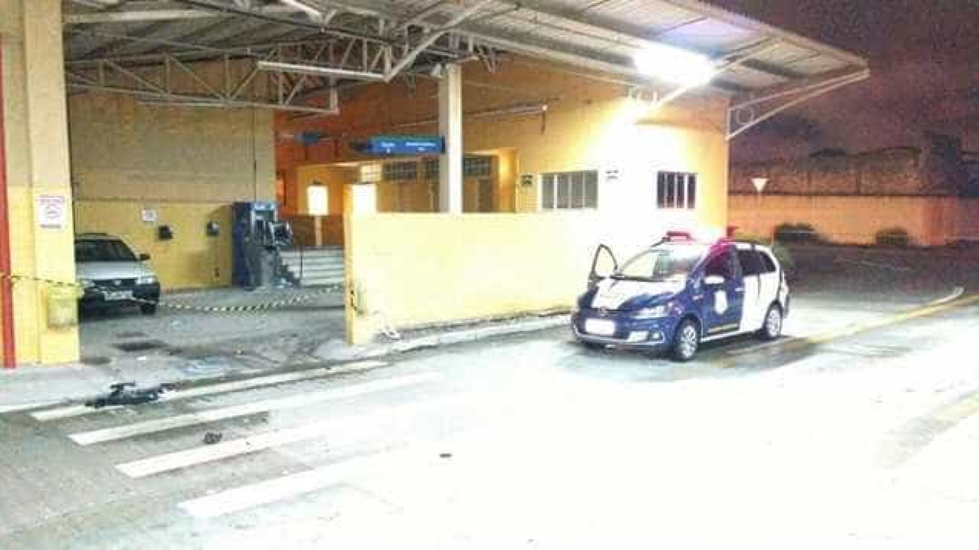 Criminosos disparam tiros de fuzil em terminal
de ônibus no Paraná