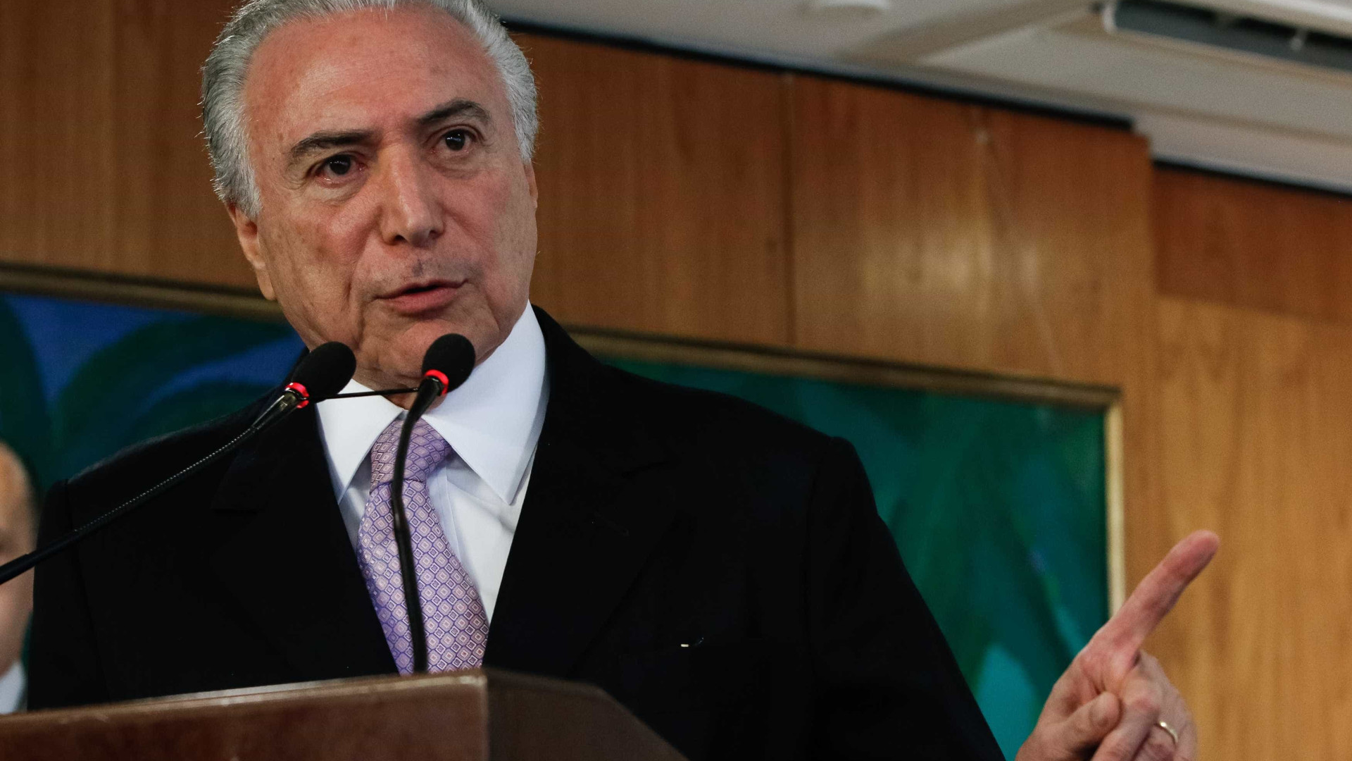Ouça a íntegra da conversa de Temer
com dono da JBS