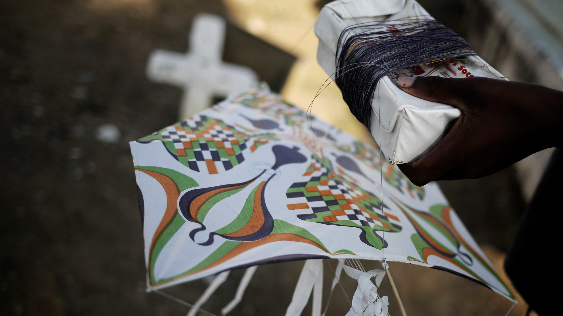 Criança de 7 anos morre ao ser cortada por linha com cerol em Santos