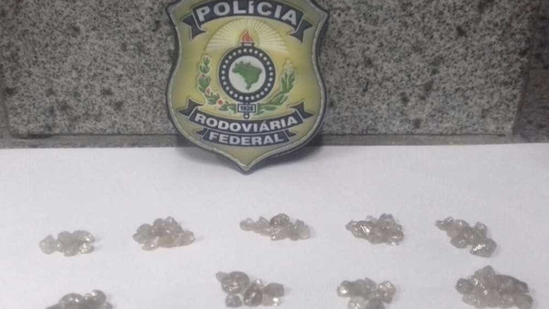 Homem é preso com 91 pedras de diamante avaliadas em R$ 900 mil