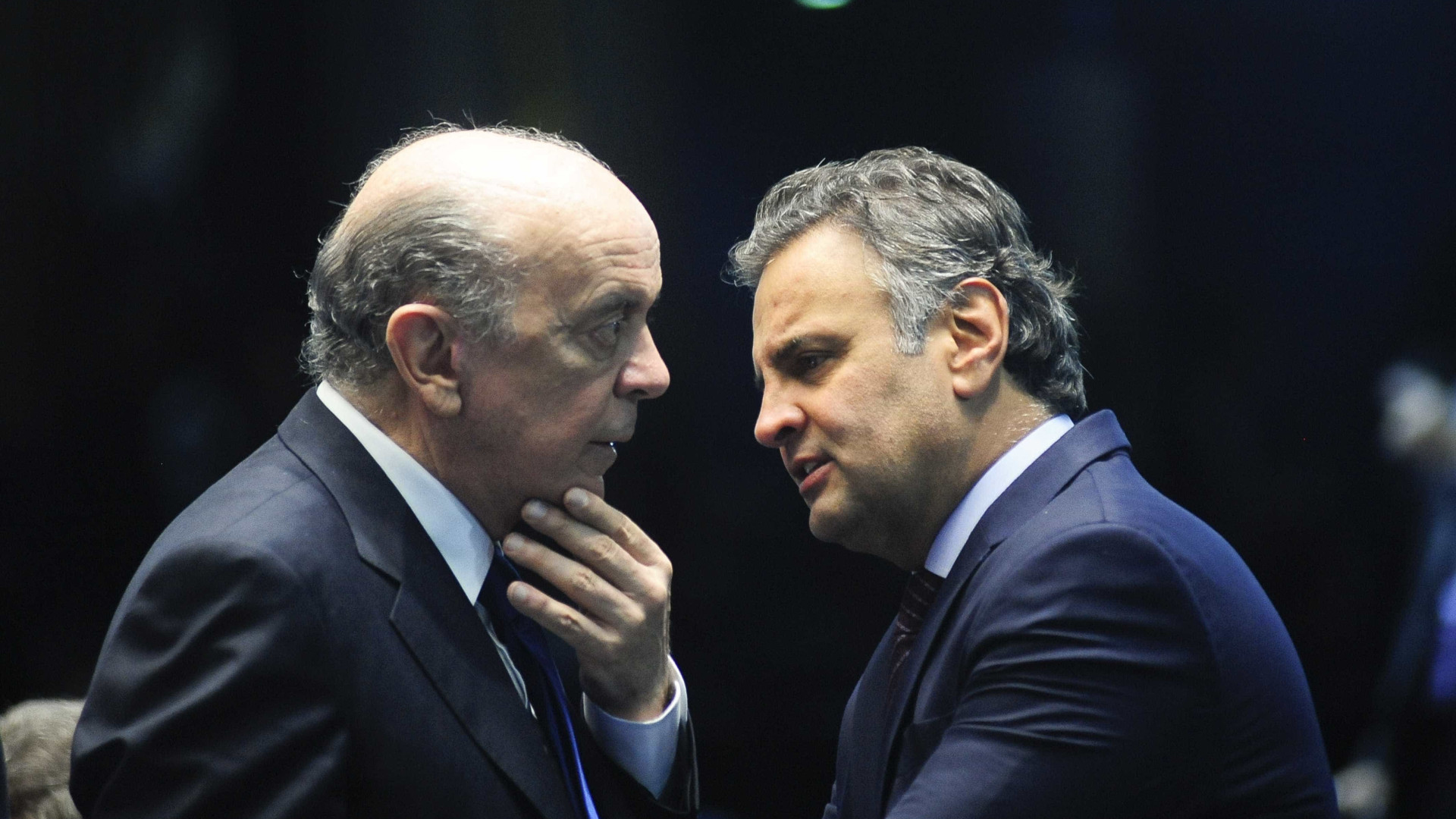 'Preocupado', Serra ligou a Aécio
para tentar derrubar ministro