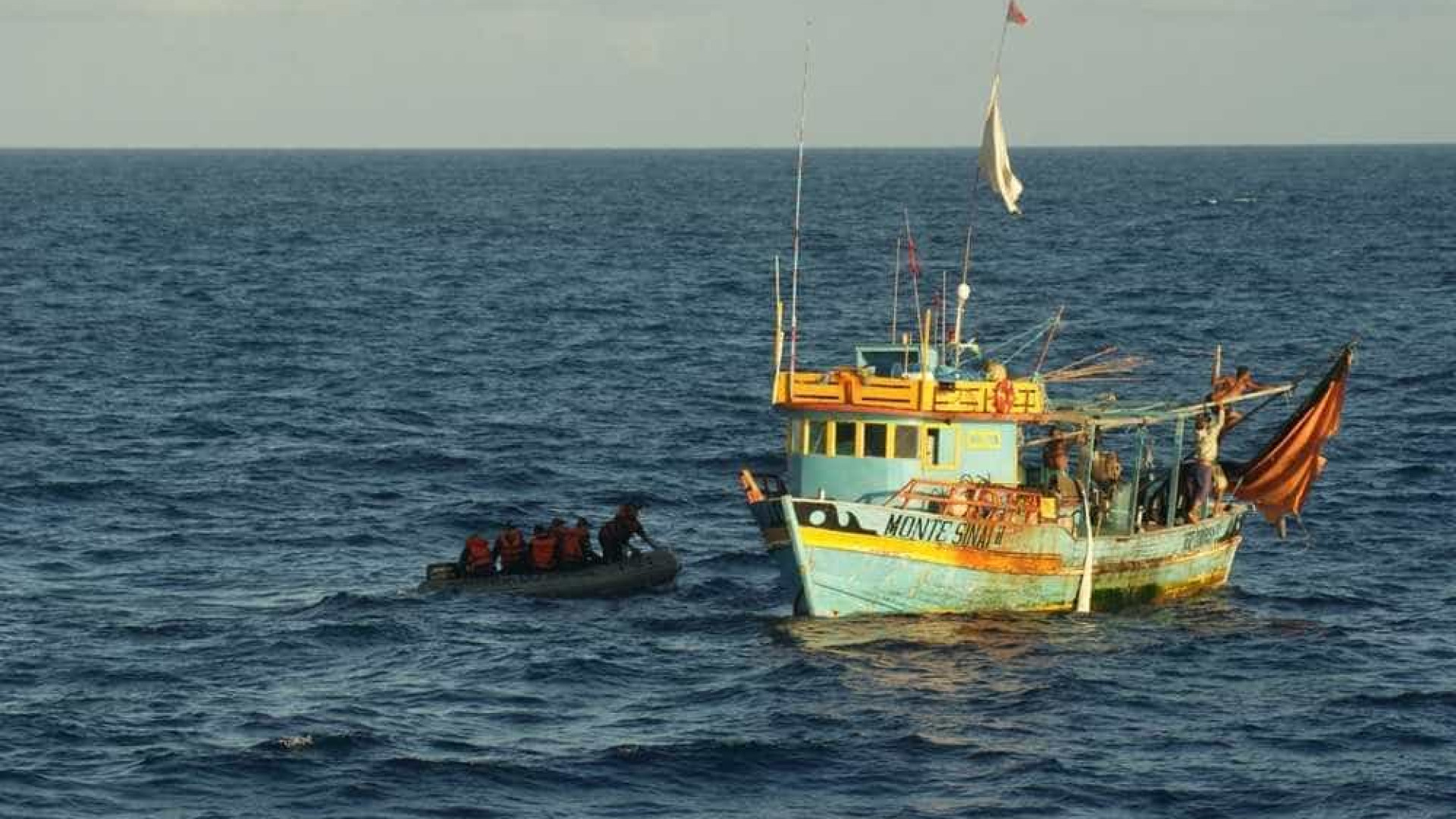 Pescadores à deriva são resgatados na costa potiguar após quatro dias