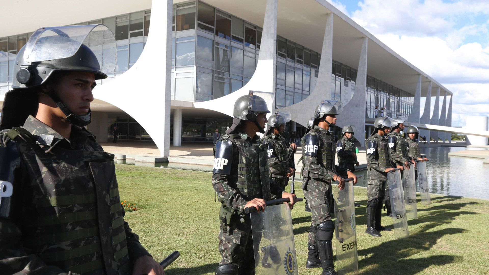 Licença paternidade é ampliada para as Forças Armadas