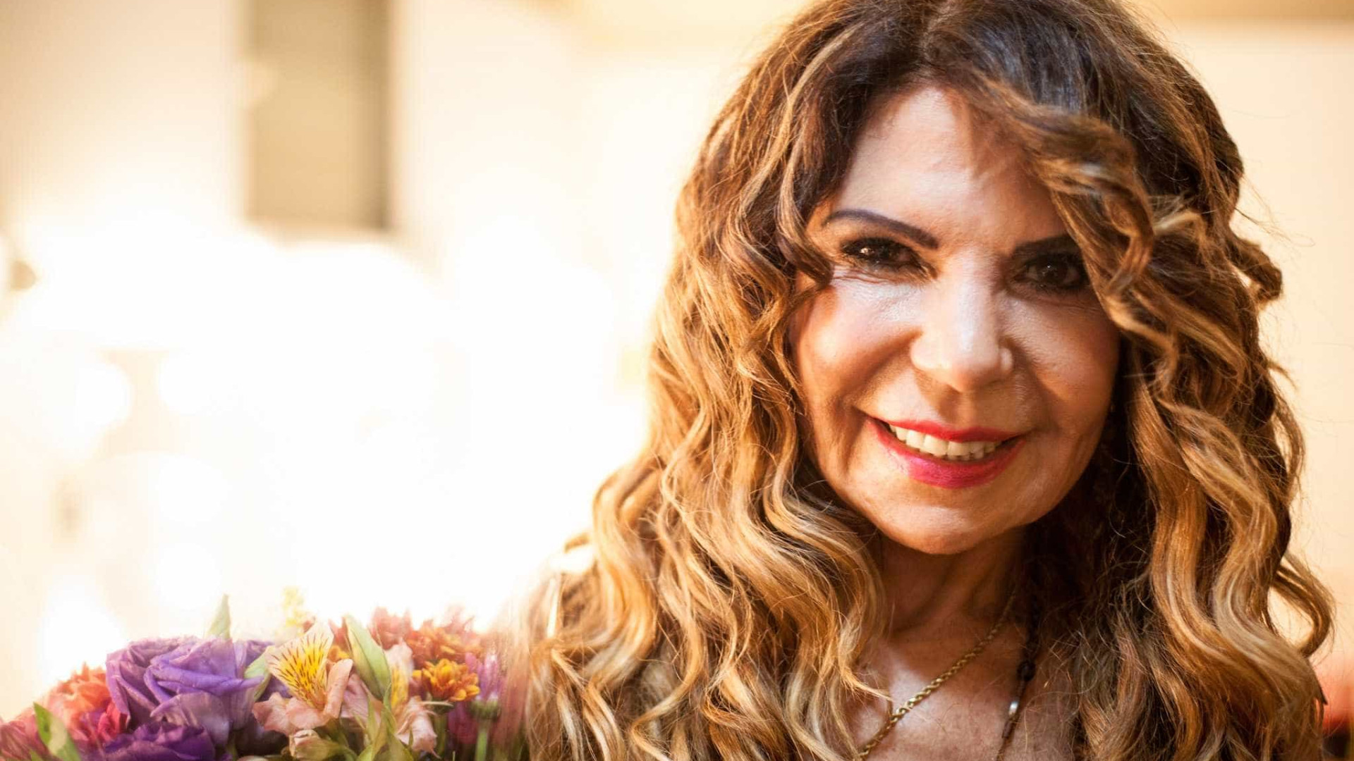 Sem mágoas, Elba Ramalho relembra golpe: 'Vou continuar ajudando'