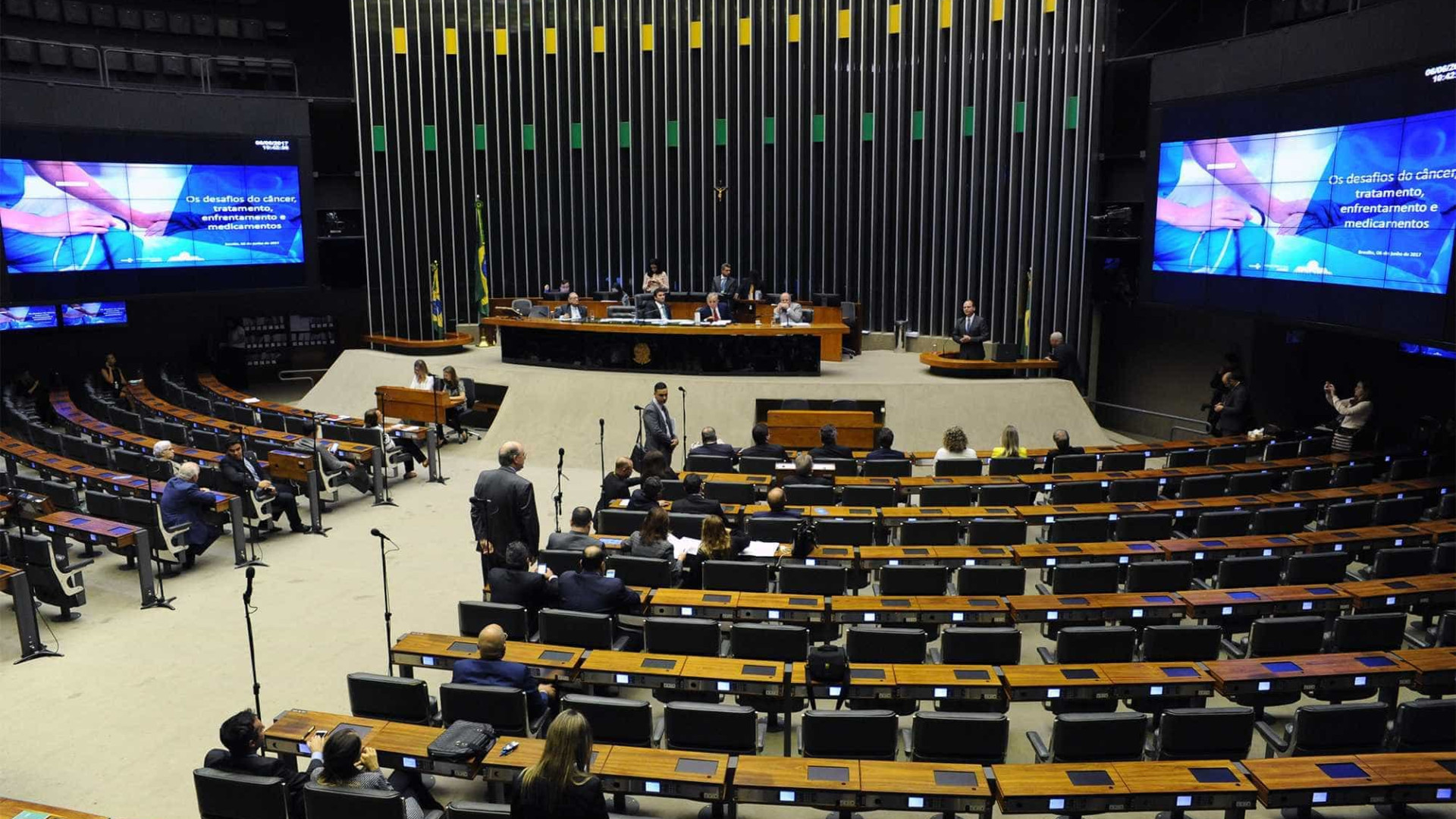 Câmara aprova MP que altera garantias em operações financeiras