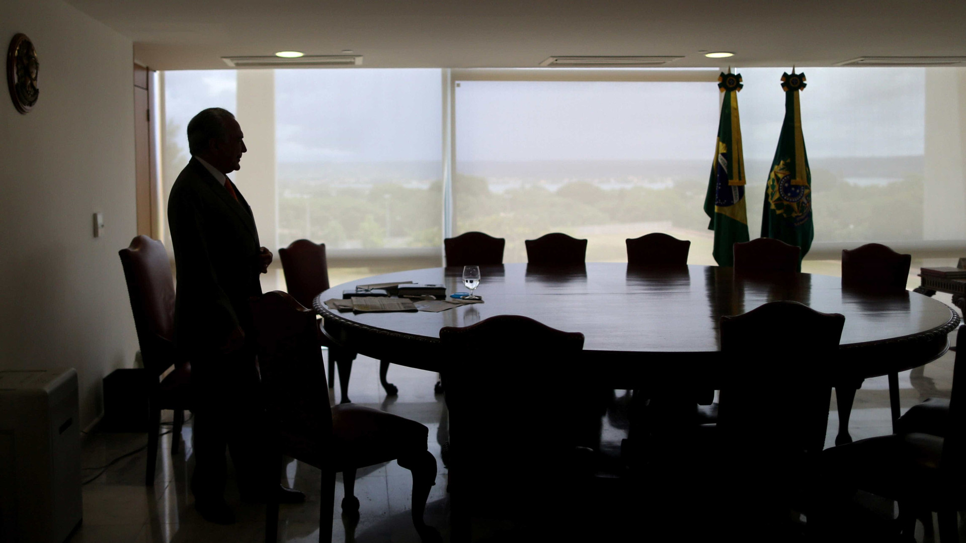 Centrão alerta Temer sobre possíveis
traições em votação de denúncia