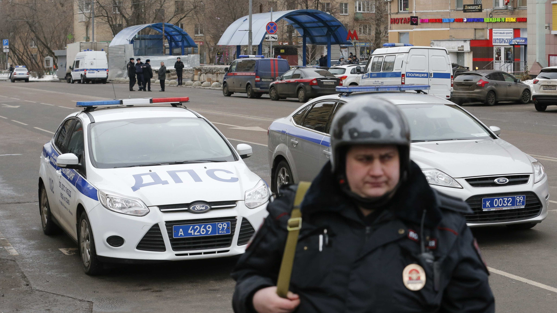 Homem mata em fábrica de Moscou e faz vários reféns