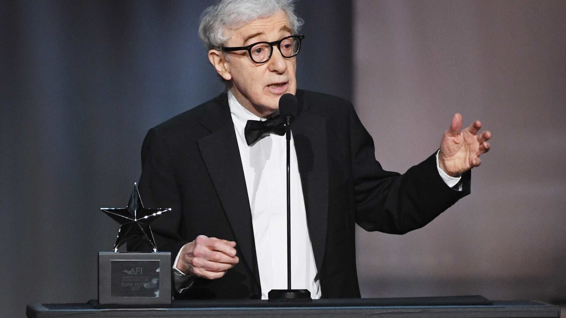 Woody Allen diz que acusações envolvendo Harvey Weinstein são 'tristes'