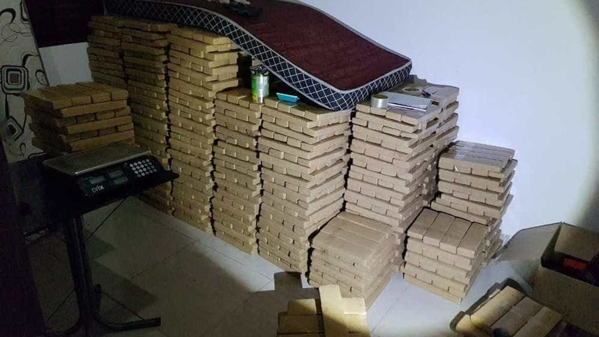 PF apreende 1,8 tonelada de
maconha em chácara em Goiás