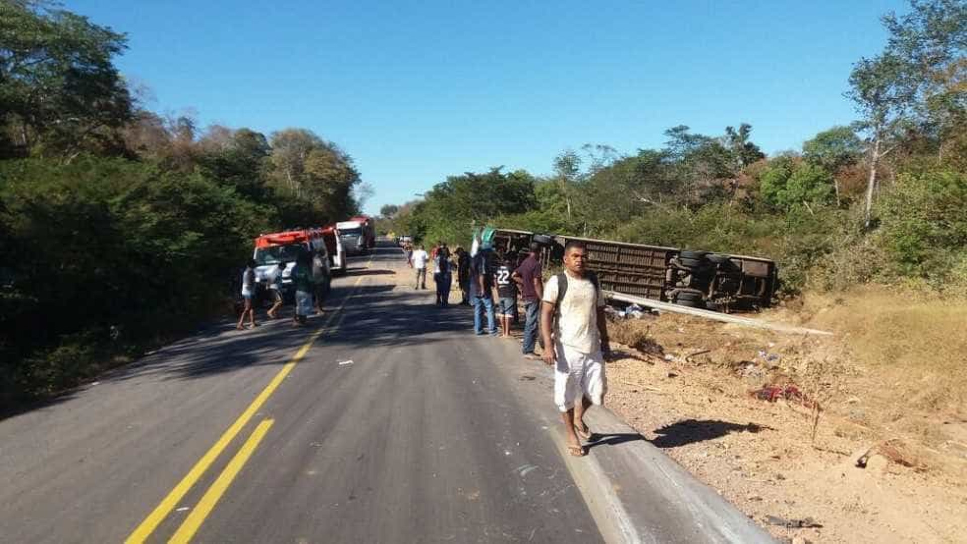 Acidente de ônibus em Minas deixa
11 mortos e 20 feridos
