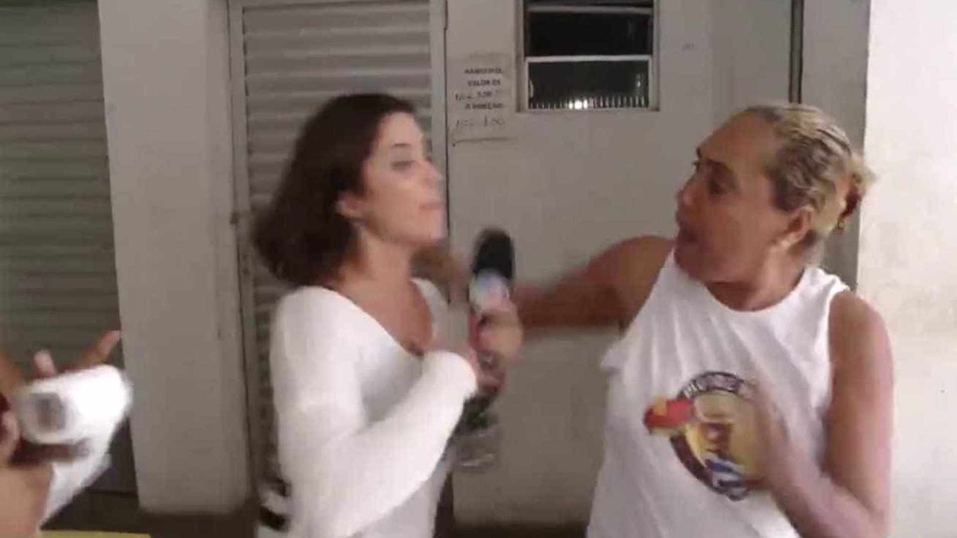 Vídeo mostra repórter sendo agredida enquanto gravava matéria na Bahia