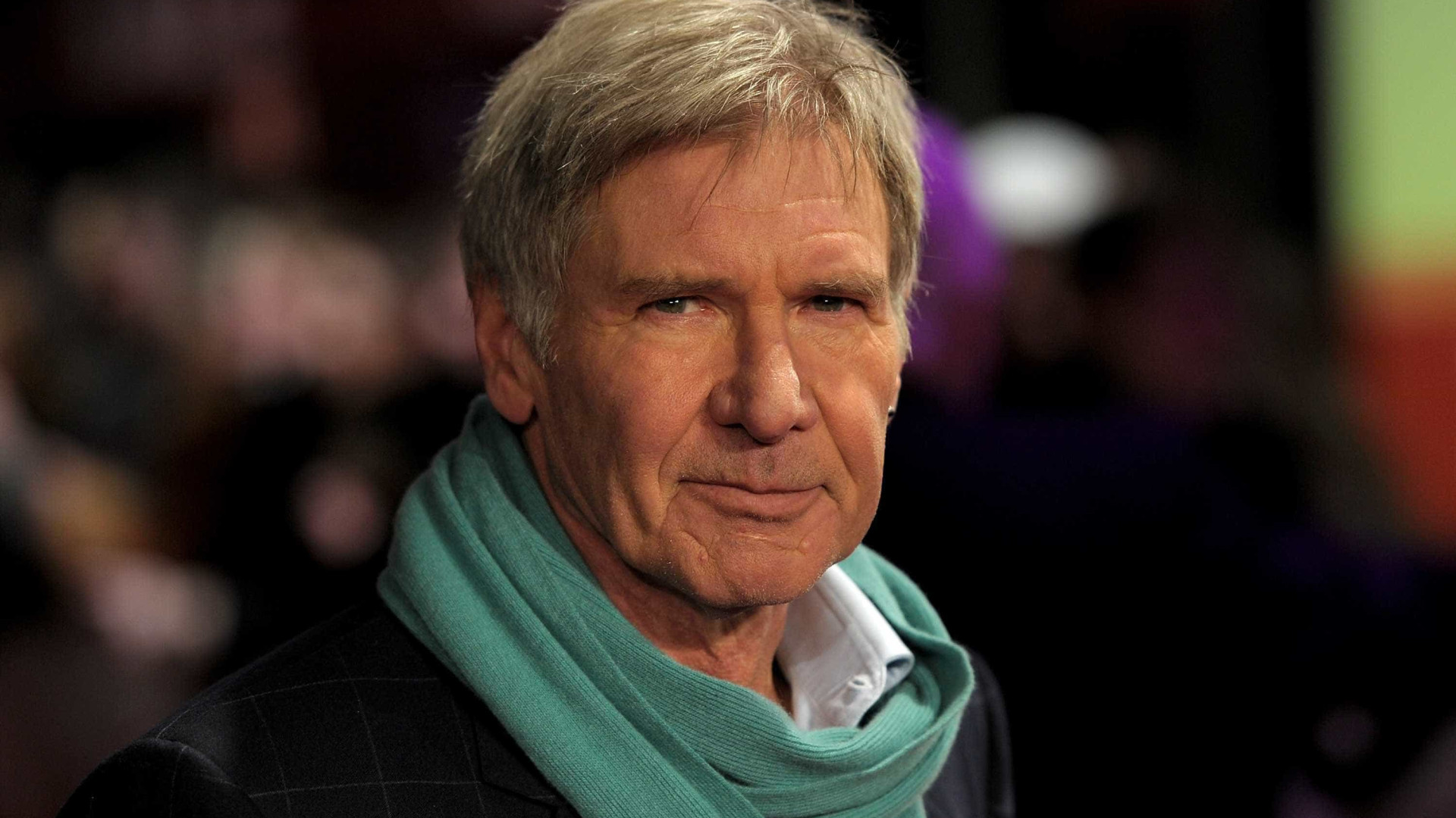 Harrison Ford ajuda a resgatar mulher que perdeu controle do carro