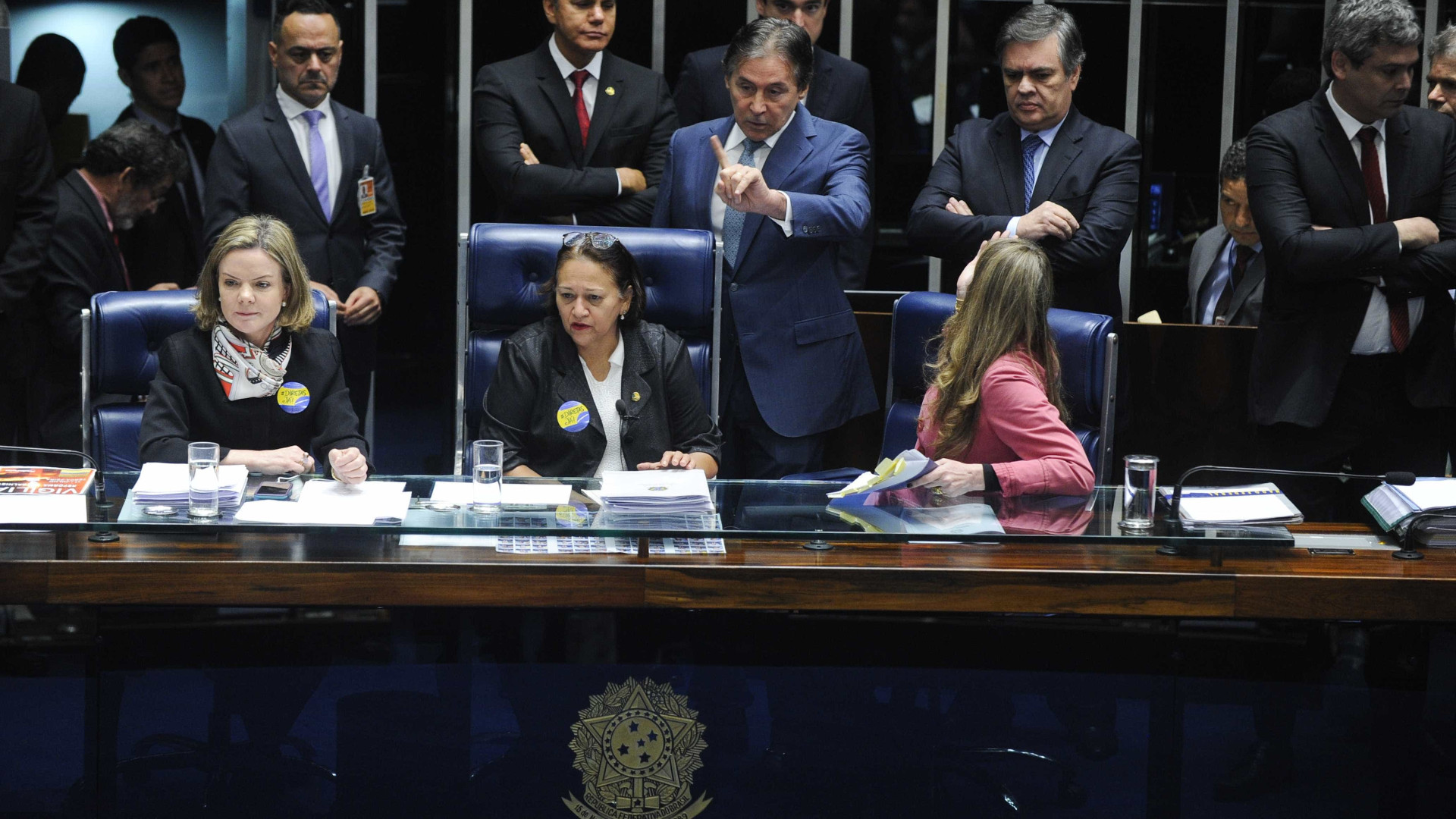 Conselho de Ética livra senadoras de punição por protesto em votação