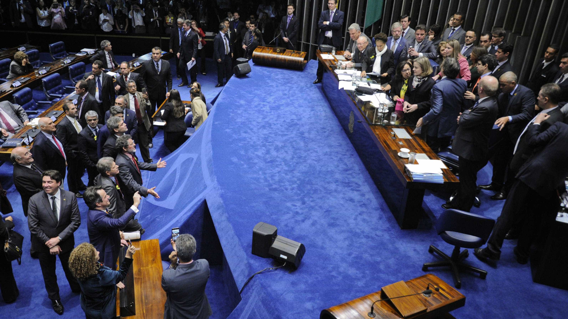 Reforma trabalhista é aprovada no Senado