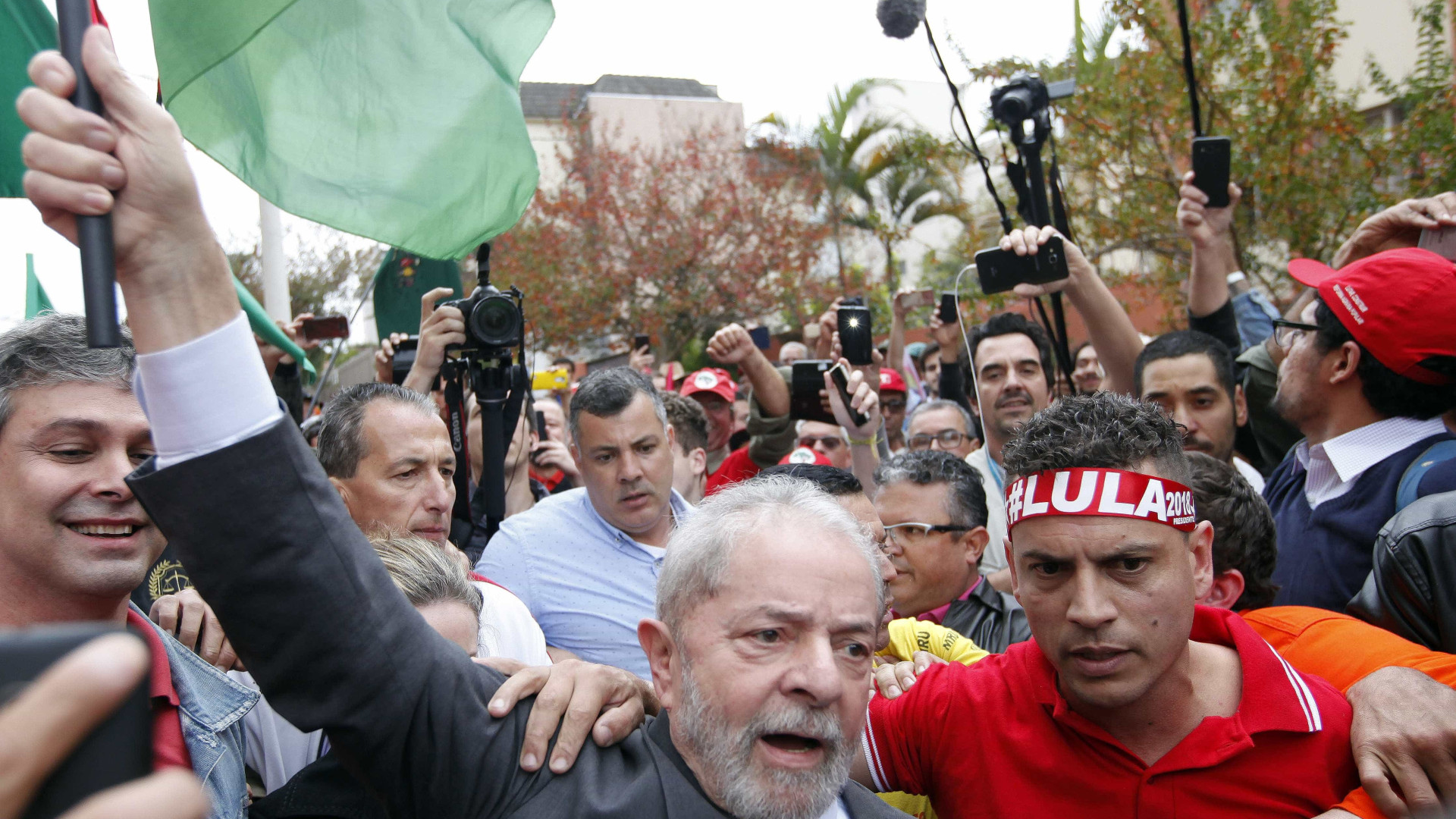 Após condenação, Lula vai recorrer em liberdade