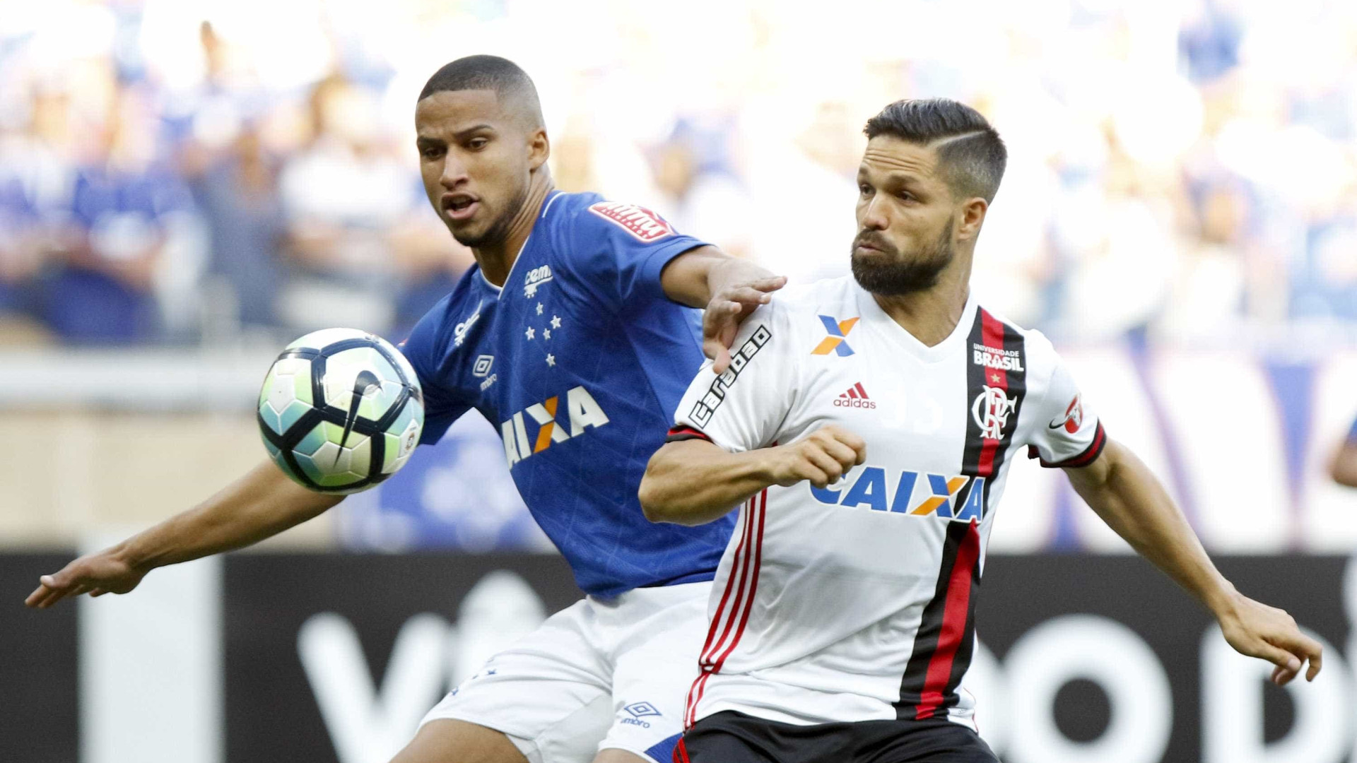 Cruzeiro e Fla empatam na volta de
Everton Ribeiro ao Mineirão