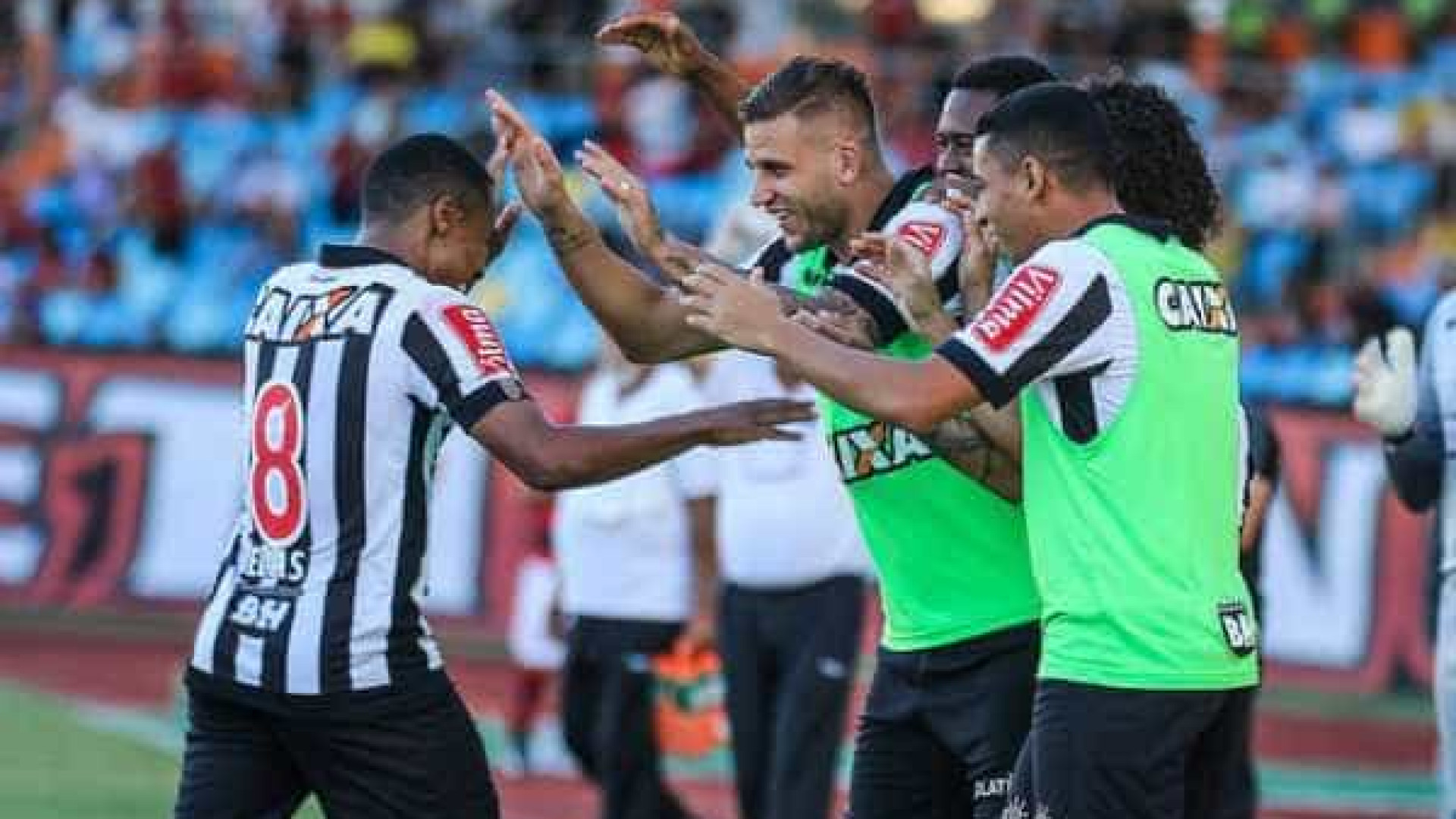 Atlético-MG reage no segundo tempo e vence Atlético-GO de virada