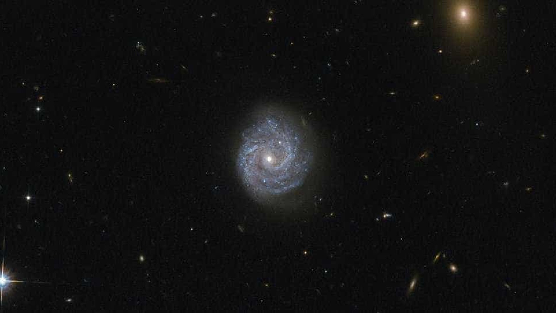 Astrônomos captam sinal anômalo
de estrela perto da Terra