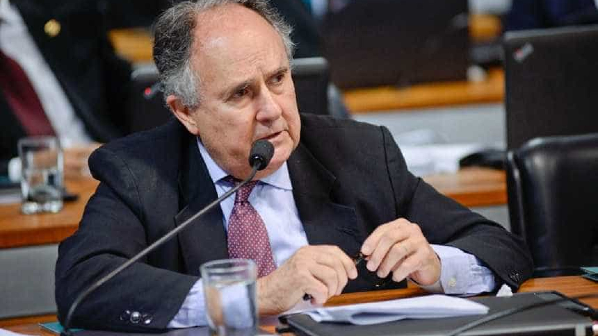 Cristovam Buarque declara voto em Haddad contra intolerância
