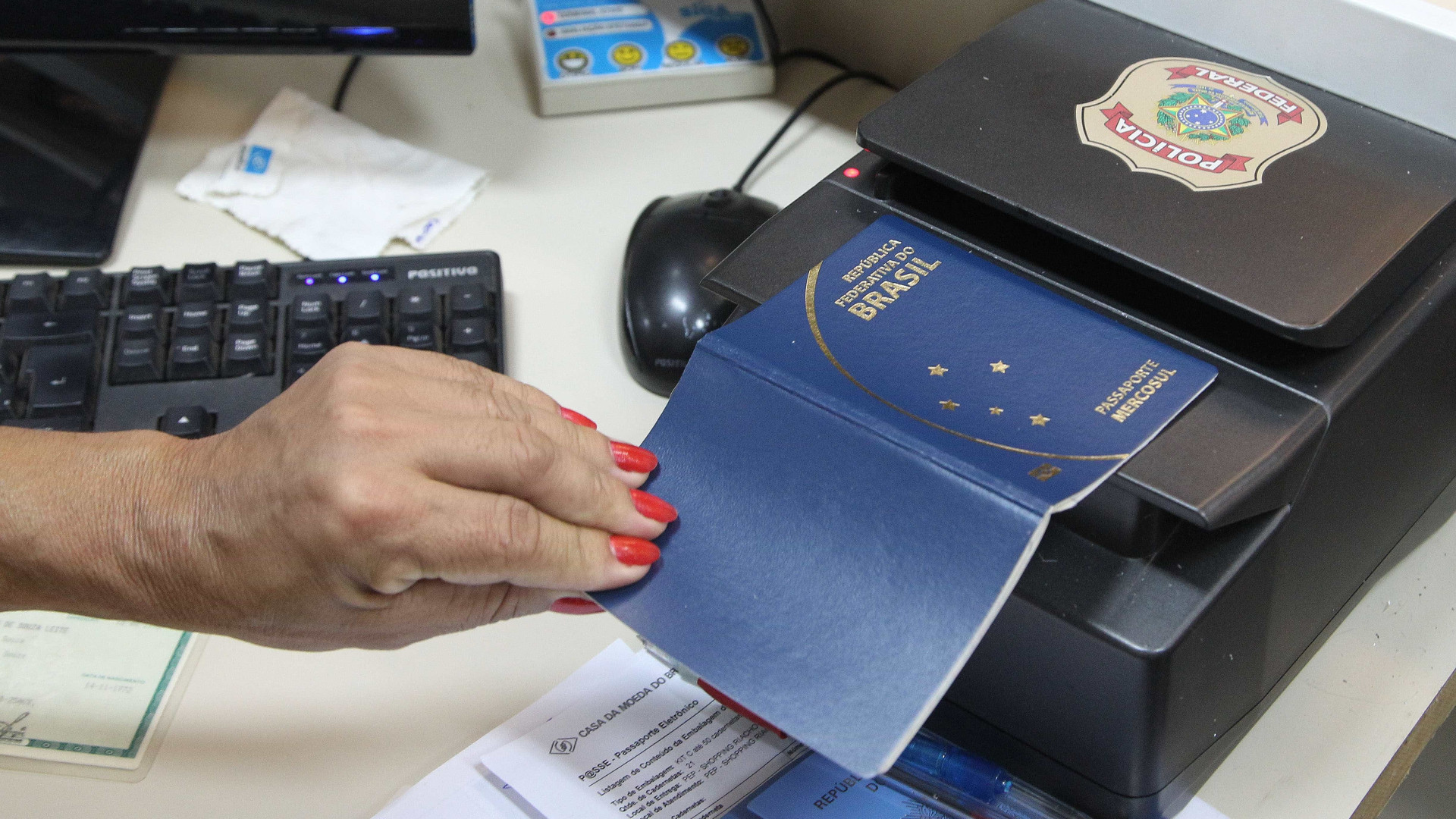 Verba da PF destinada à emissão de passaporte deve durar até setembro