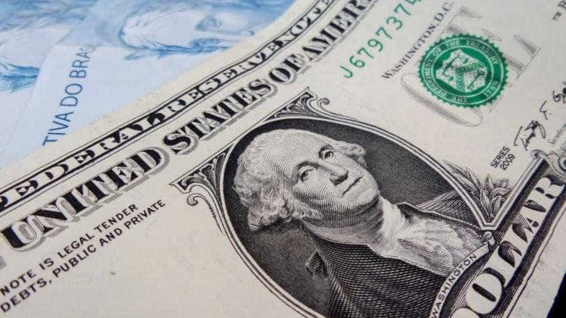 Dólar vai a quase R$ 3,25 após Temer suspender reforma da Previdência