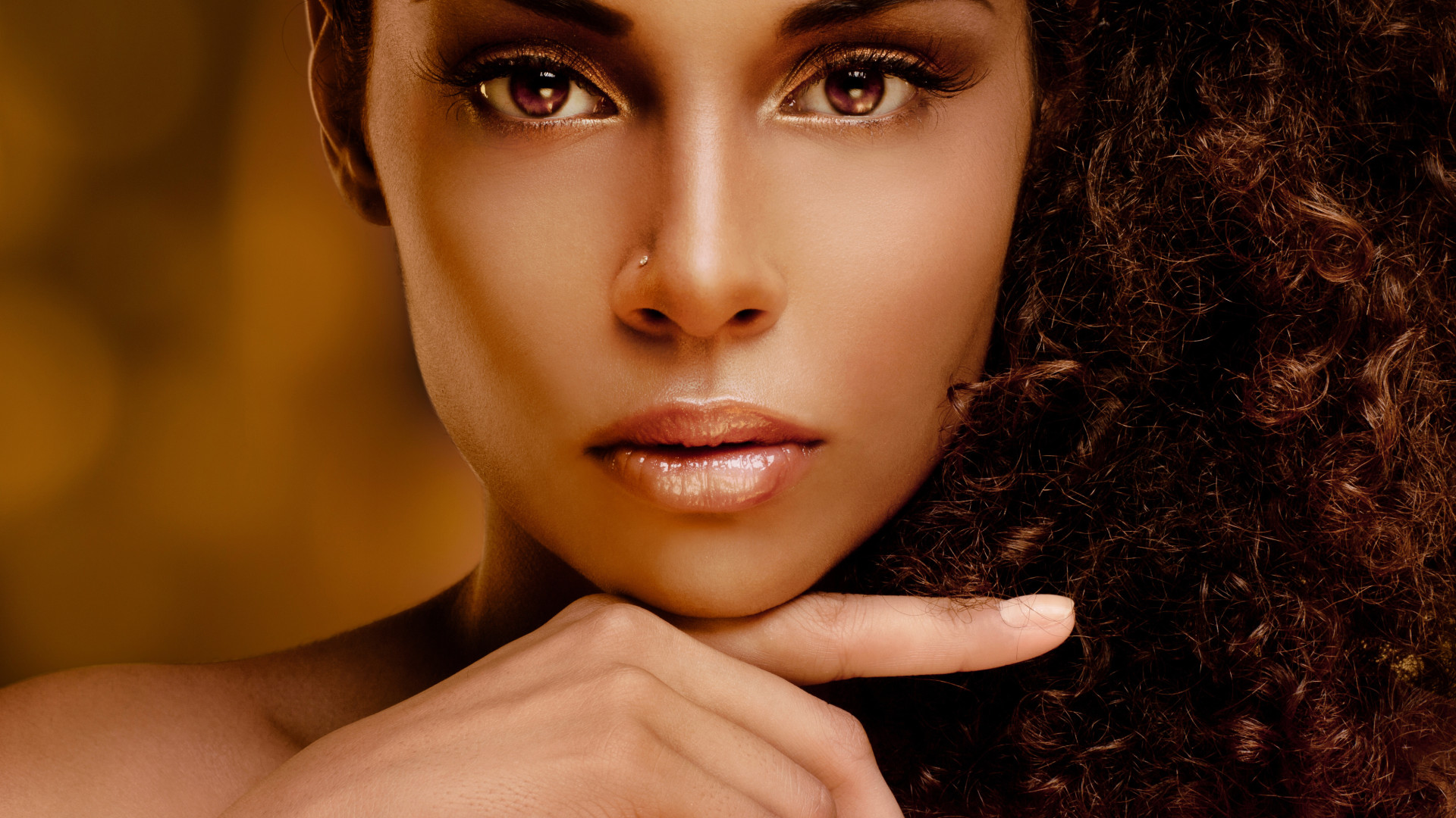 Aprenda cinco dicas básicas de maquiagem para a pele negra