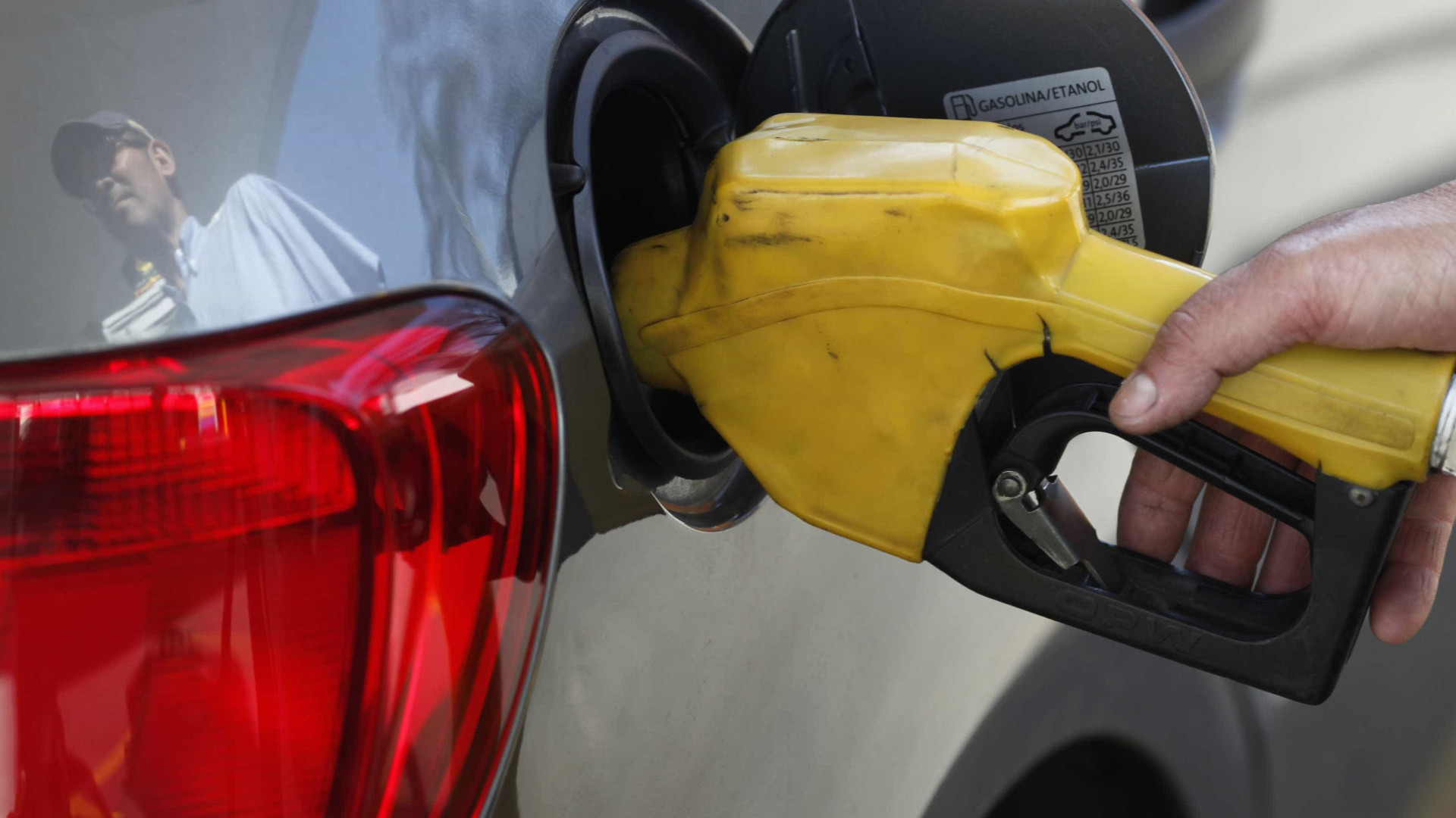 MG: ladrões invadem garagem de casa e furtam gasolina de carro