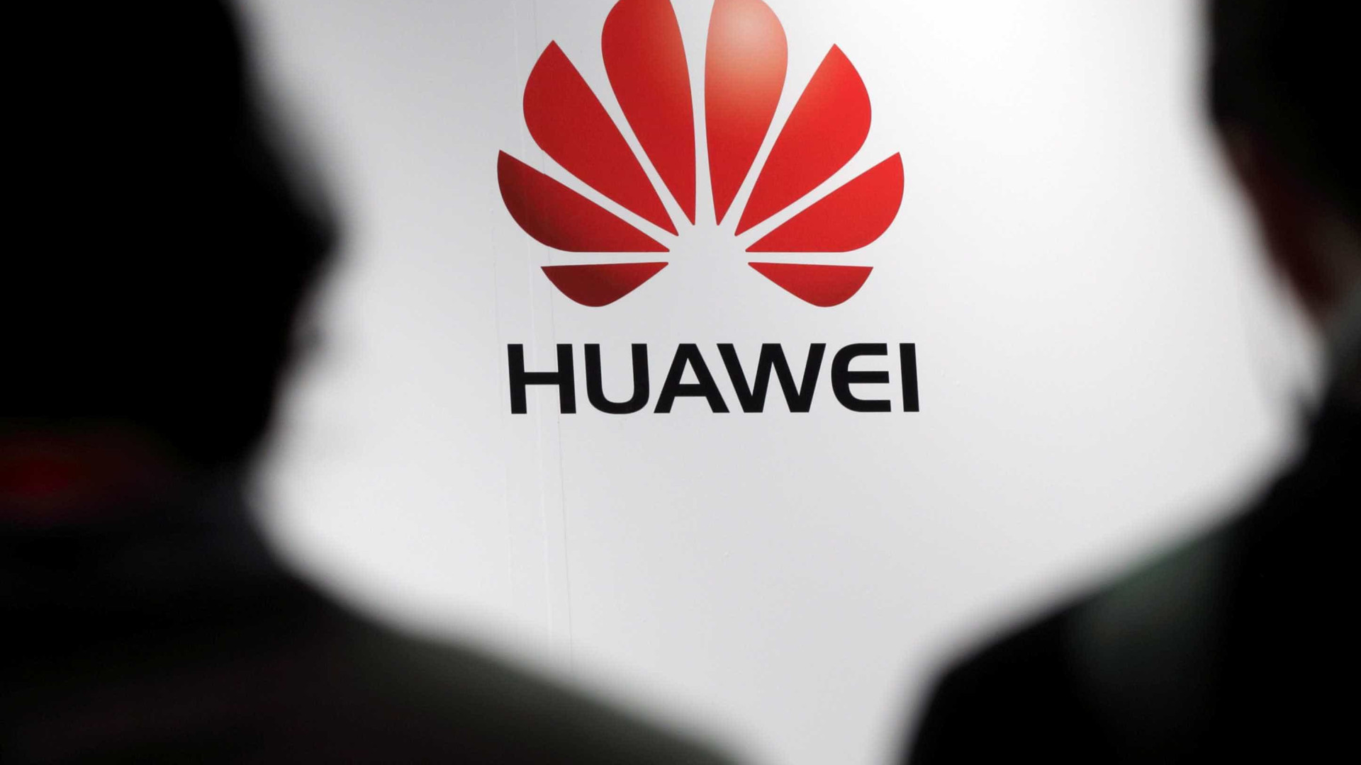 Governo pede que norte-americanos não usem celulares chineses; entenda