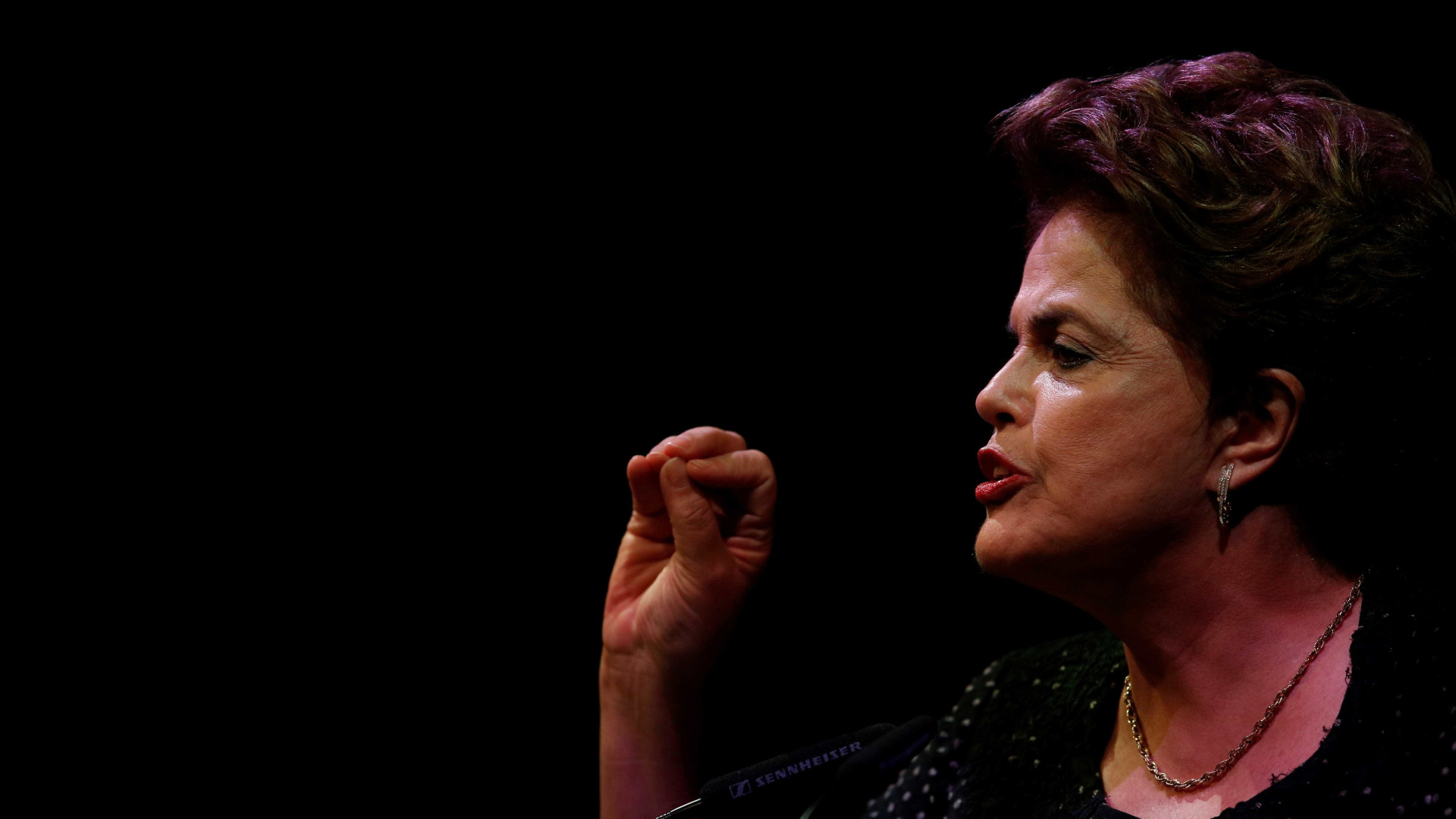 Na Alemanha, Dilma afirma que Bolsonaro é líder da extrema-direita
