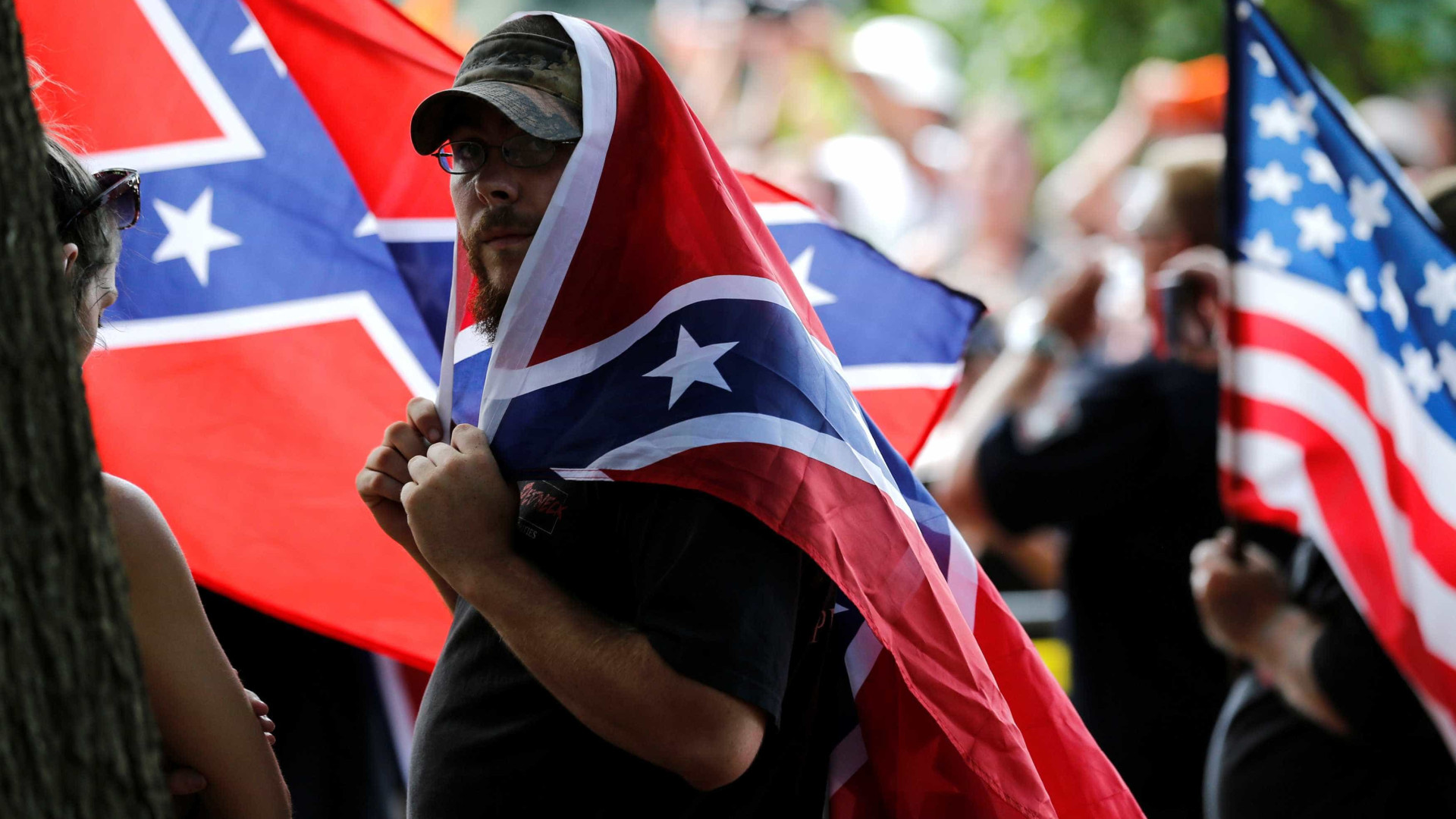 EUA: extrema-direita protesta contra negros, imigrantes, gays e judeus