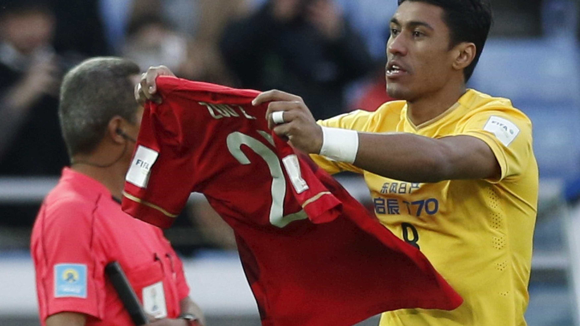 Barcelona aceita pagar multa de R$ 150 milhões por Paulinho