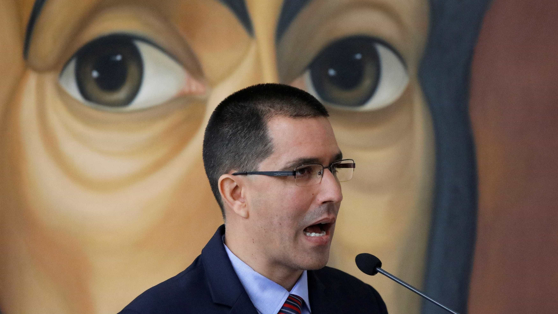 Venezuela repudia declaração de Trump sobre 'opção militar'