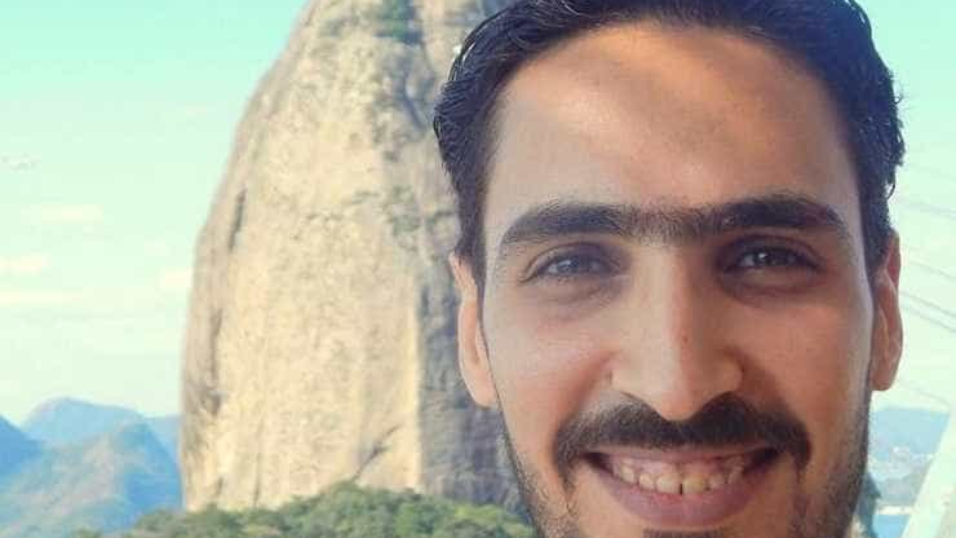 Cariocas fazem 'esfihaço' em apoio a sírio hostilizado em Copacabana