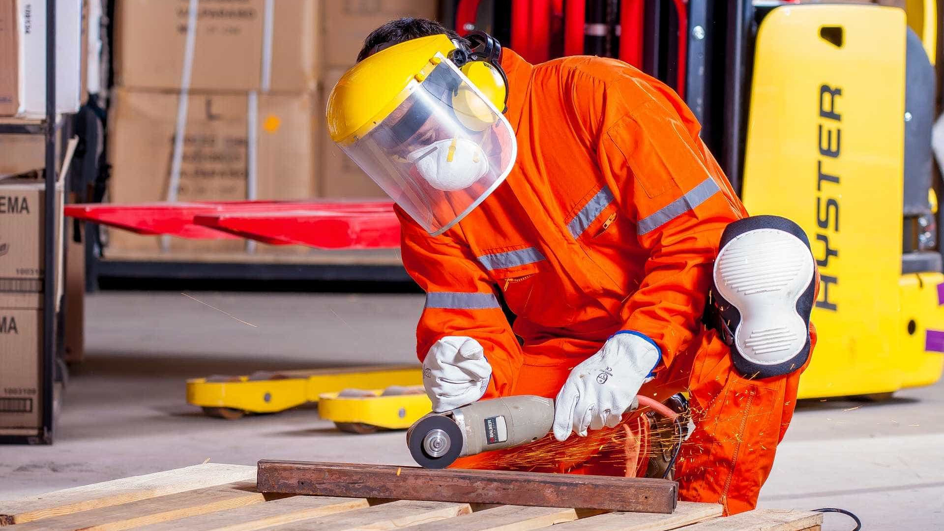 Indústria paulista cria 9,5 mil postos de trabalho em abril