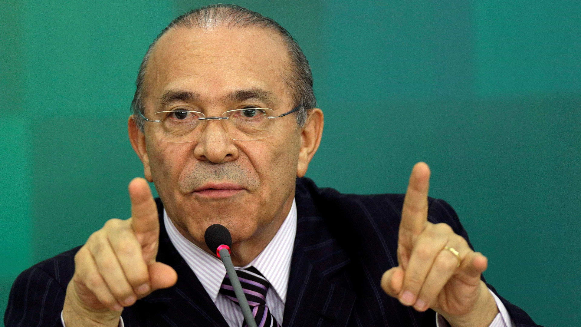 Governo reduz a 2,5% previsão para PIB, diz Padilha