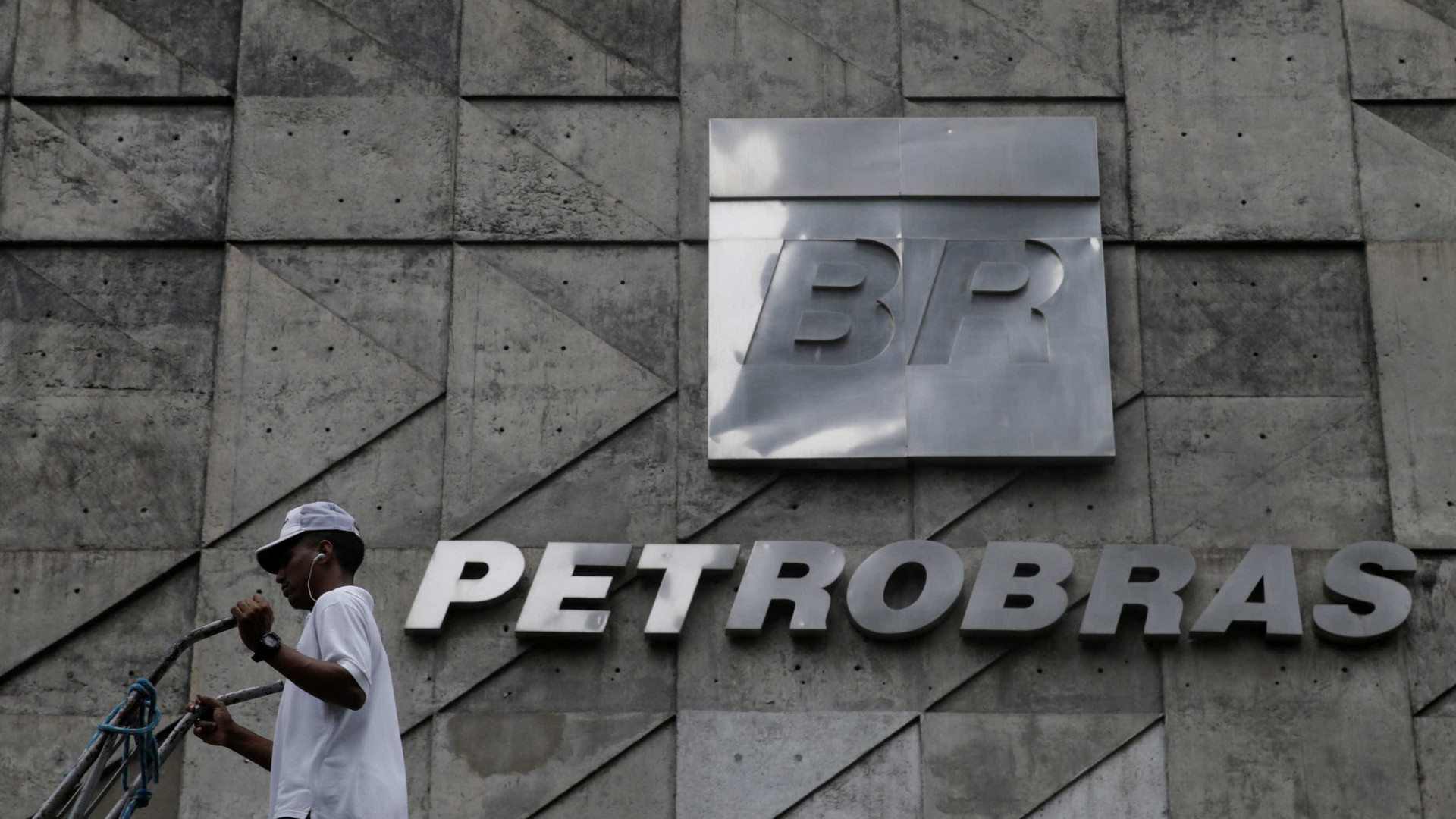 Petrobras aumenta gasolina em 1,2% e reduz preço do diesel em 0,7%