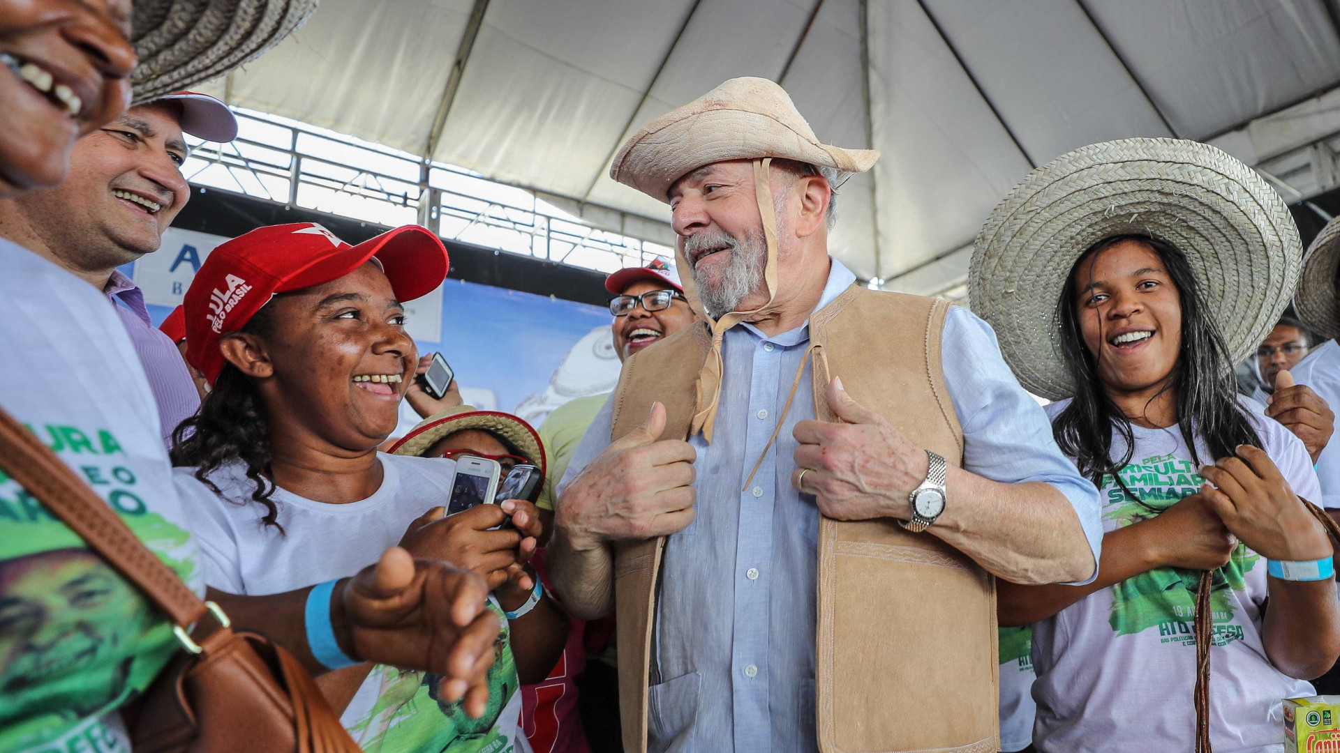 'País não nasceu para ser a merda que é', diz Lula na Bahia