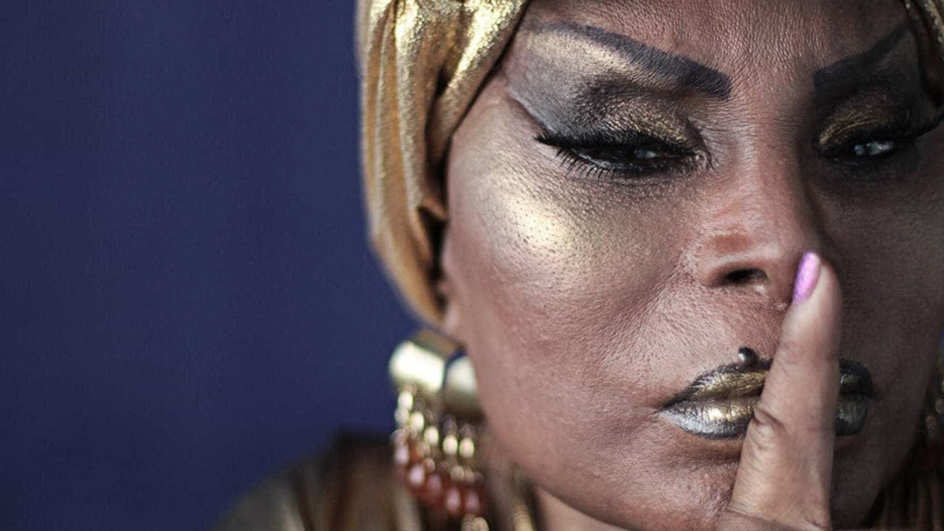 Elza Soares sobre turnê aos 80 anos: 'Canto sentada, mas meto bronca'